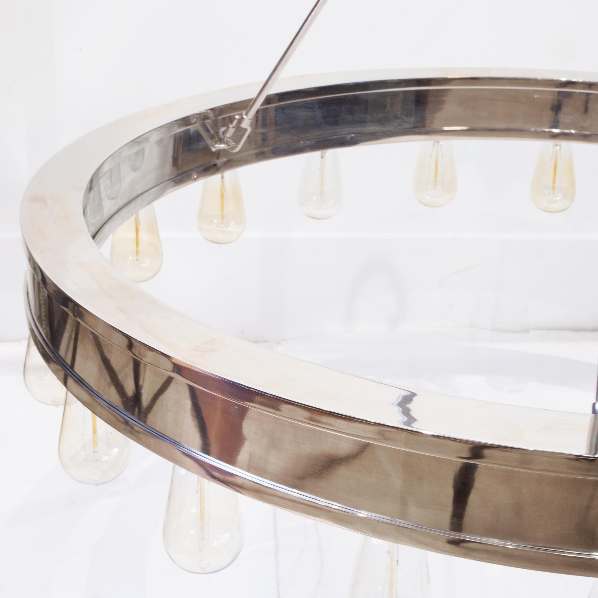 ABOUT

The Roark Modular Ring Chandelier from Visual Comfort is a clean and straightforward example of modern lighting that brings a welcoming silhouette to the home. A thin chainlink descends from the ceiling, leading to a set of thin metal arms