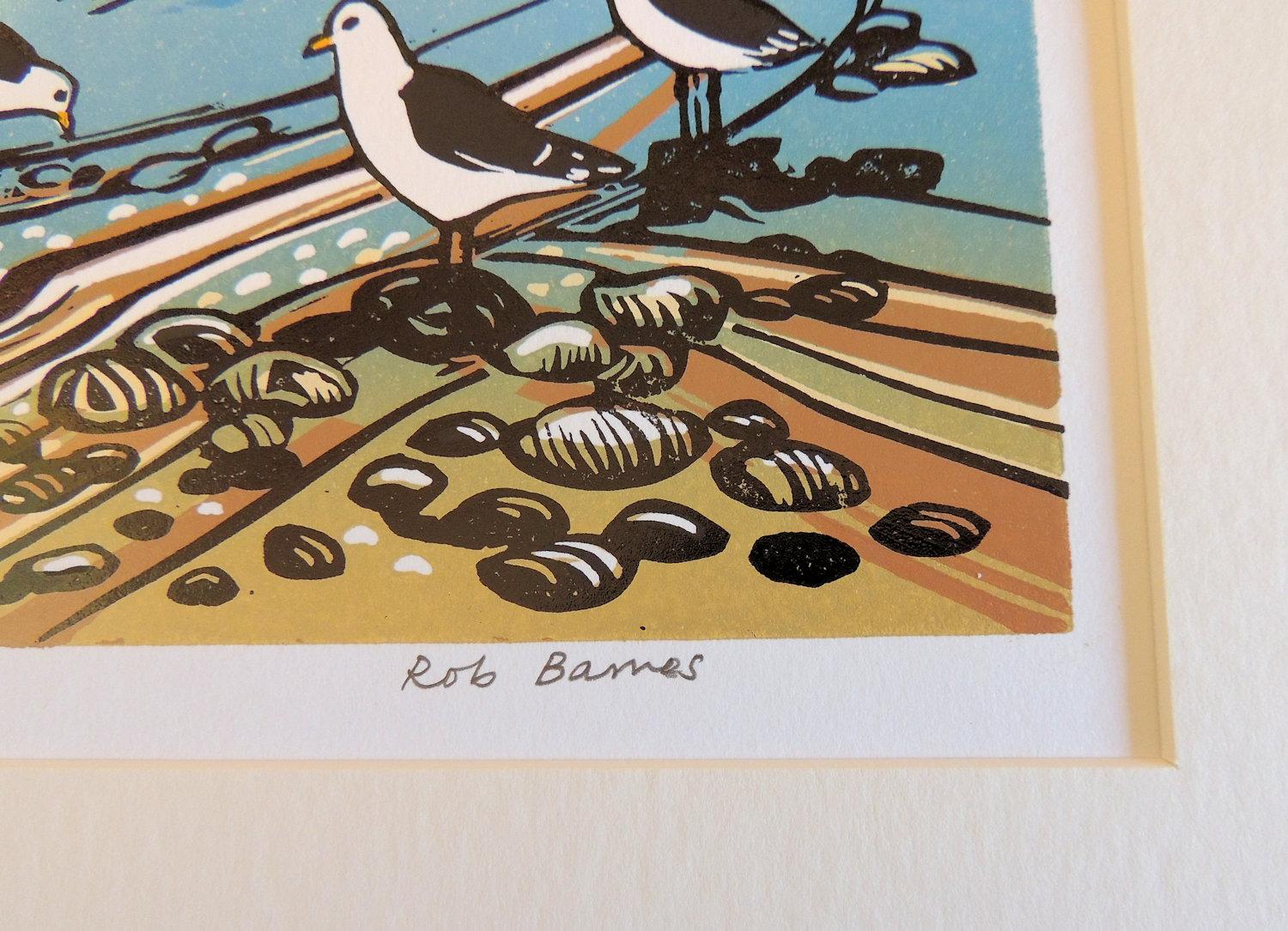 Reflection de nuages, impression de paysage marin, art côtier, art de la plage, art des oiseaux, art des animaux - Bleu Animal Print par Rob Barnes