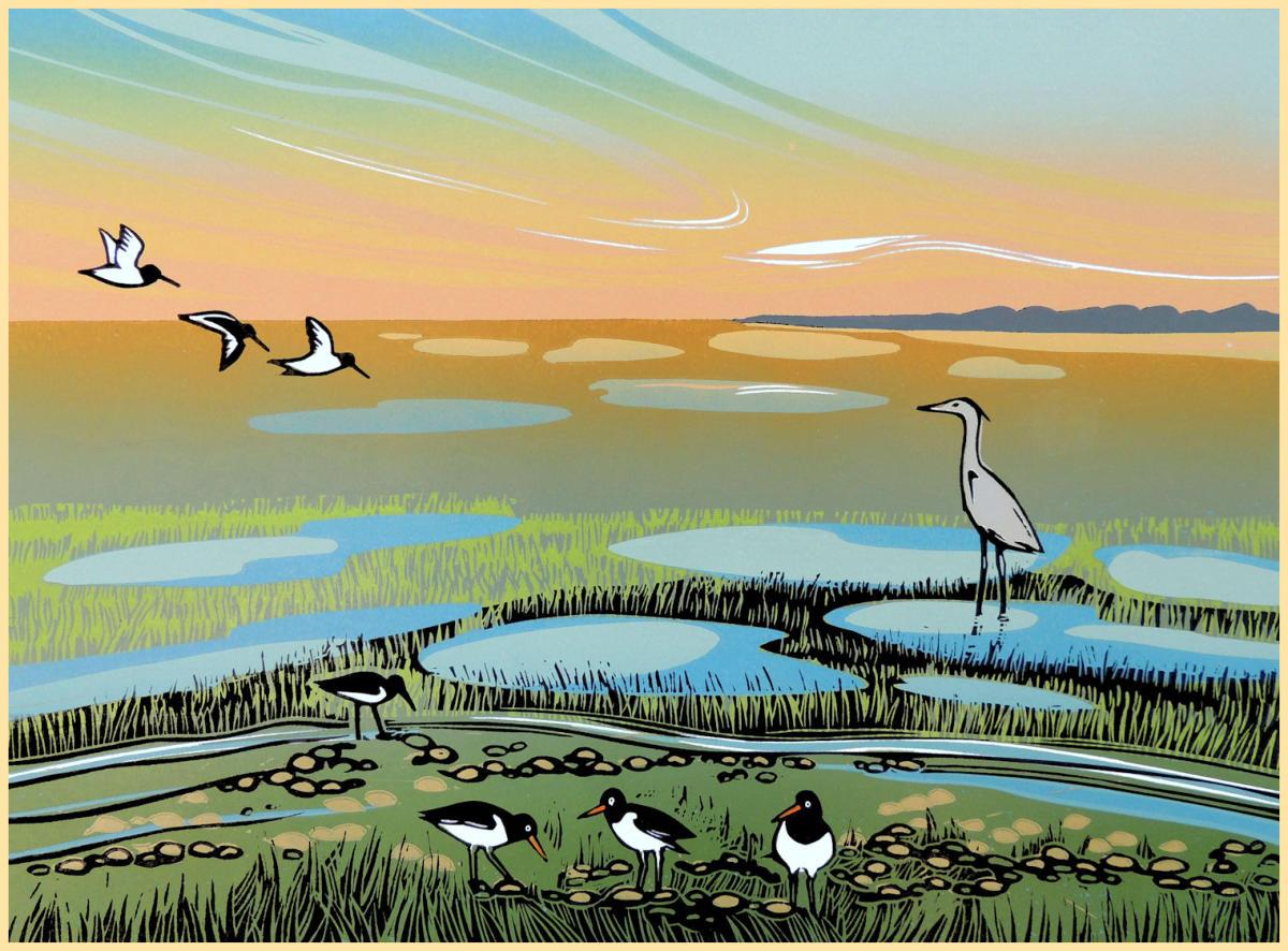 Rob Barnes Landscape Print – Saltmarsh Heron, Linocut-Druck in limitierter Auflage, Küstenkunst von North Norfolk, Vögel