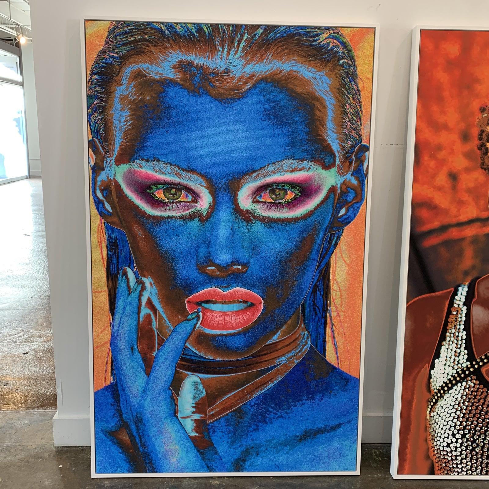 Til Blue in The Face (bleu dans le visage) - Photograph de Rob Brinson  