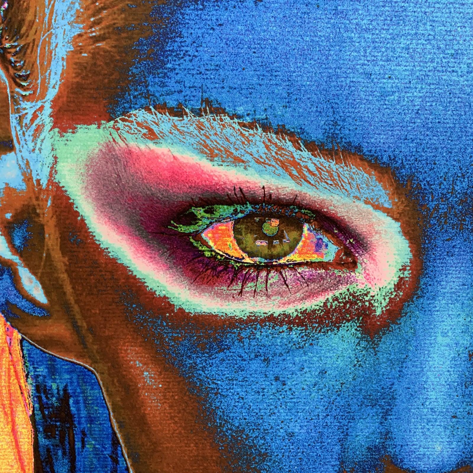 Til Blue in The Face (bleu dans le visage) - Contemporain Photograph par Rob Brinson  