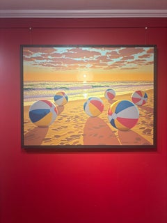 I palloni da spiaggia "Congregation" vicino all'oceano proiettano l'ombra sulla sabbia alle loro spalle