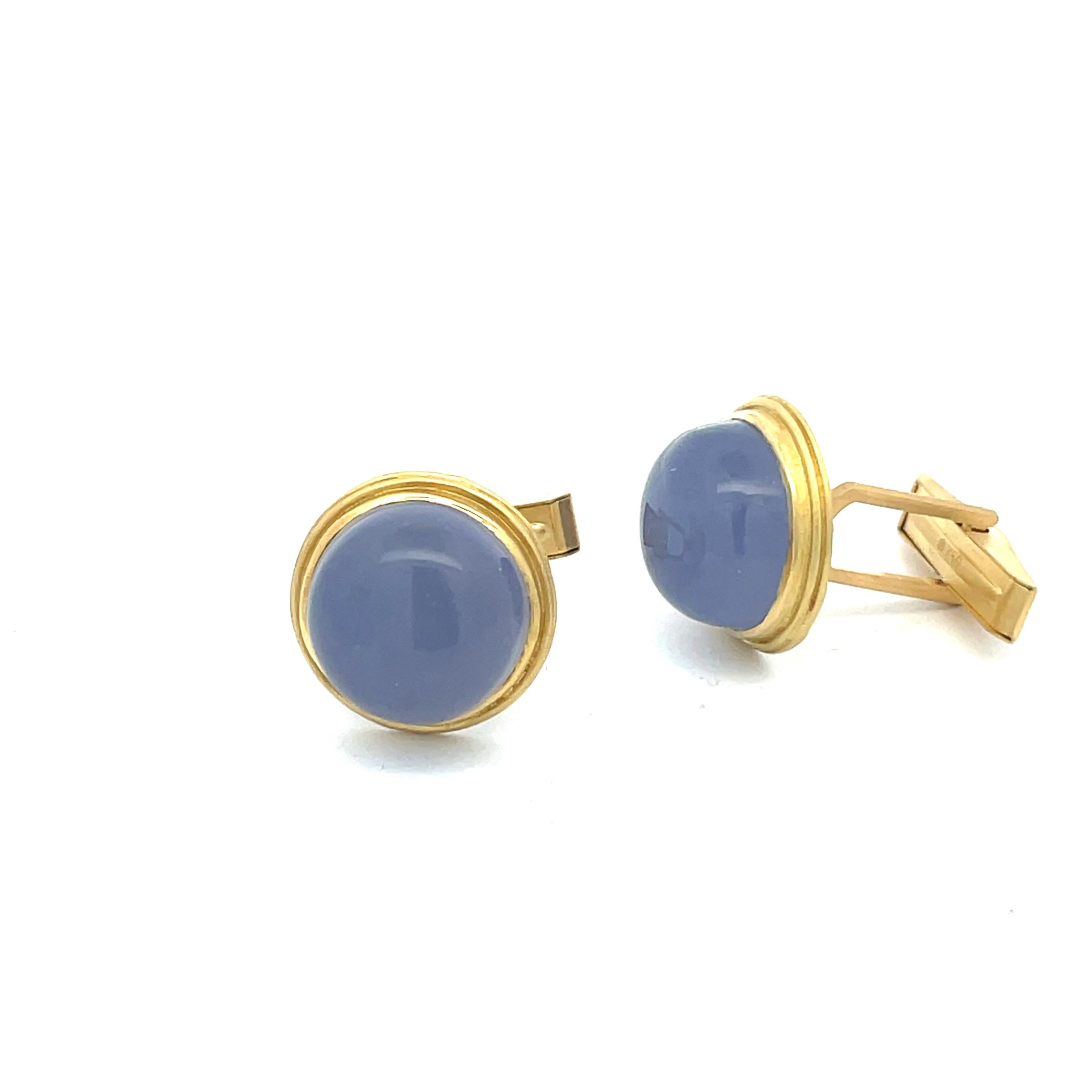 18K and blue chalcedony cabochon cufflinks, circa 2000’s, by goldsmith Rob Greene. The luminous blue gems are meticulously set in a double bezel, polished and matte. Measure 3/4″ (18mm) in diameter, in excellent condition