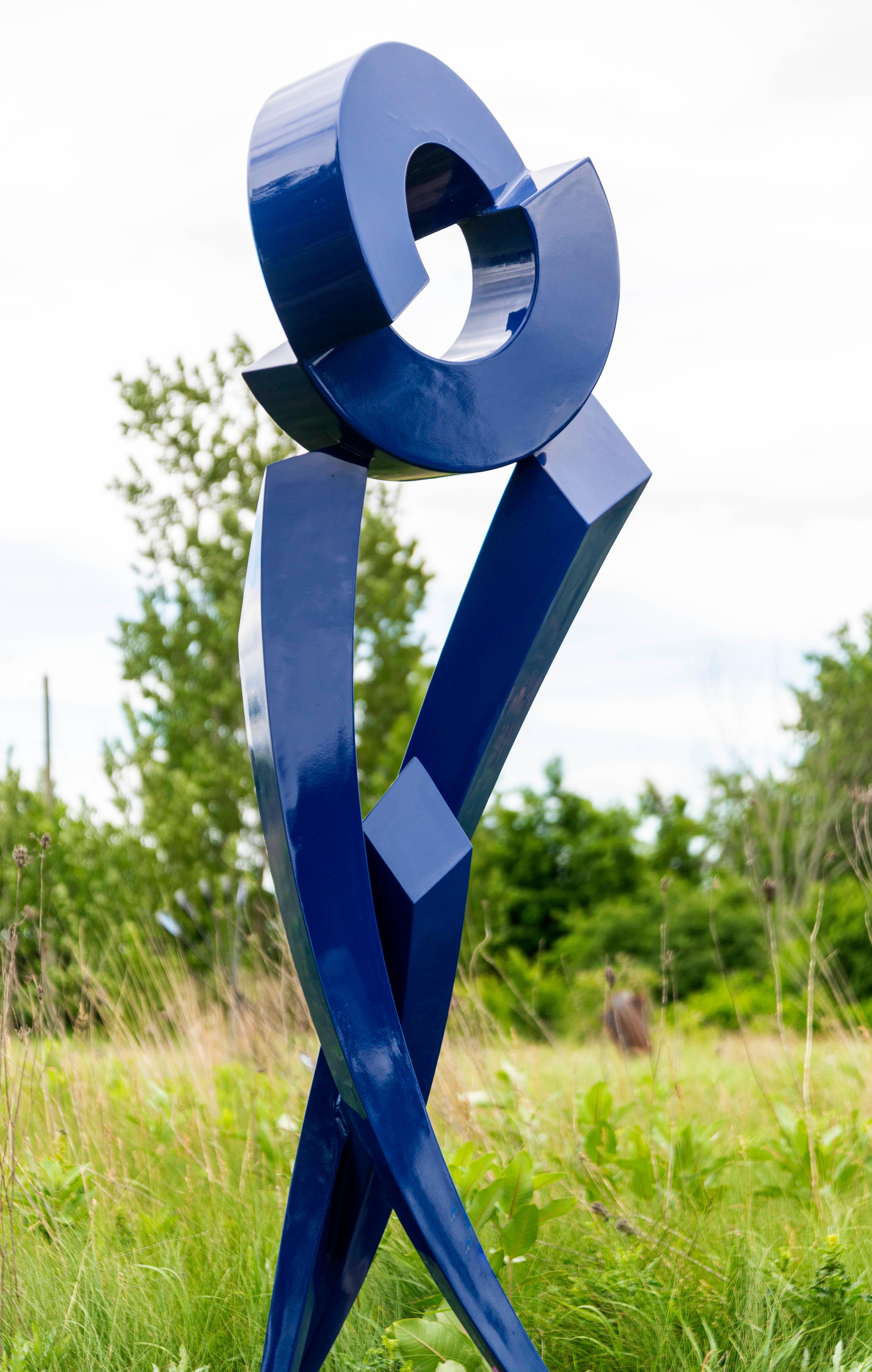 Blue Princesse - sculpture d'extérieur contemporaine, abstraite, en aluminium peint 1