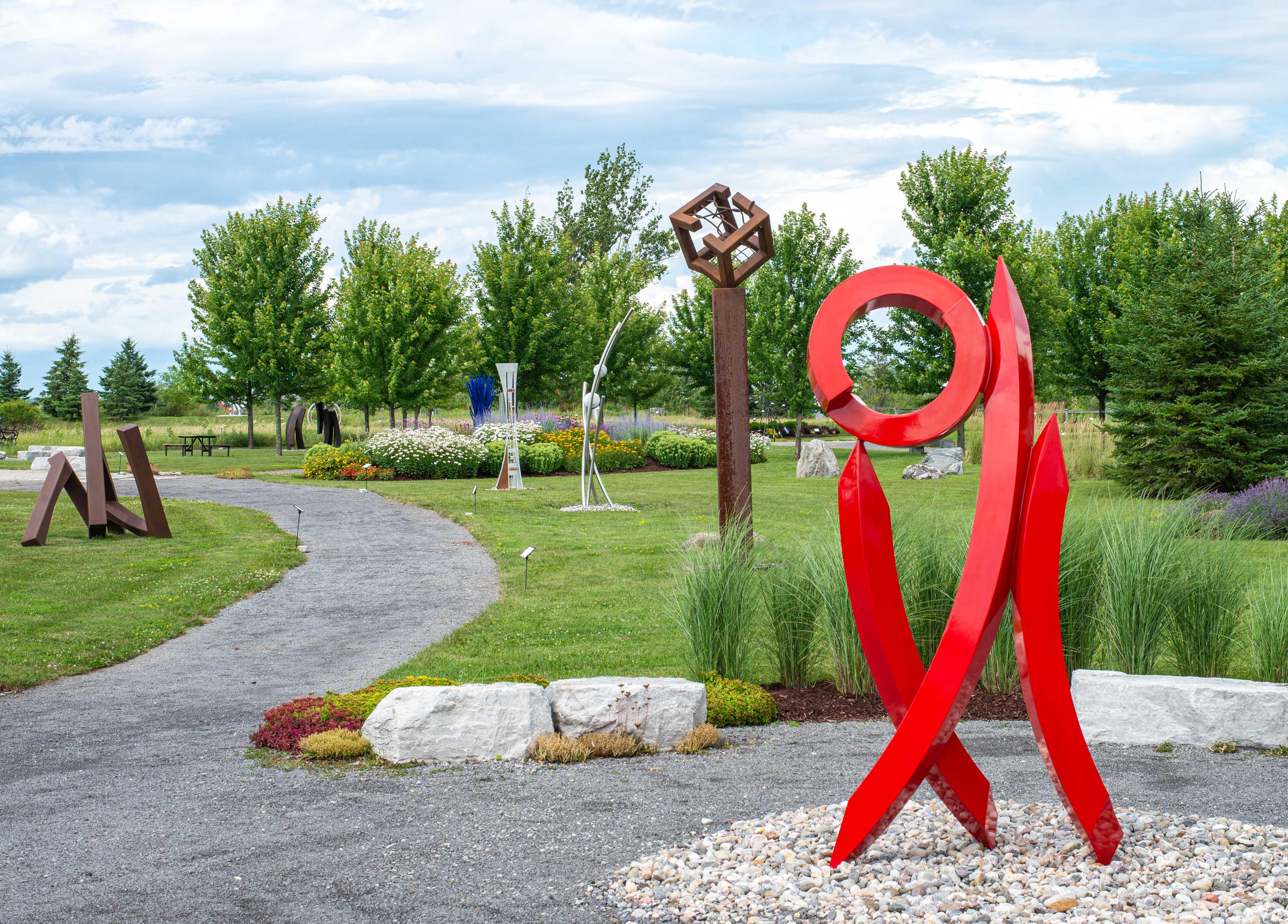 Summer Red Rhythm - sculpture d'extérieur contemporaine, abstraite, en acier inoxydable en vente 13