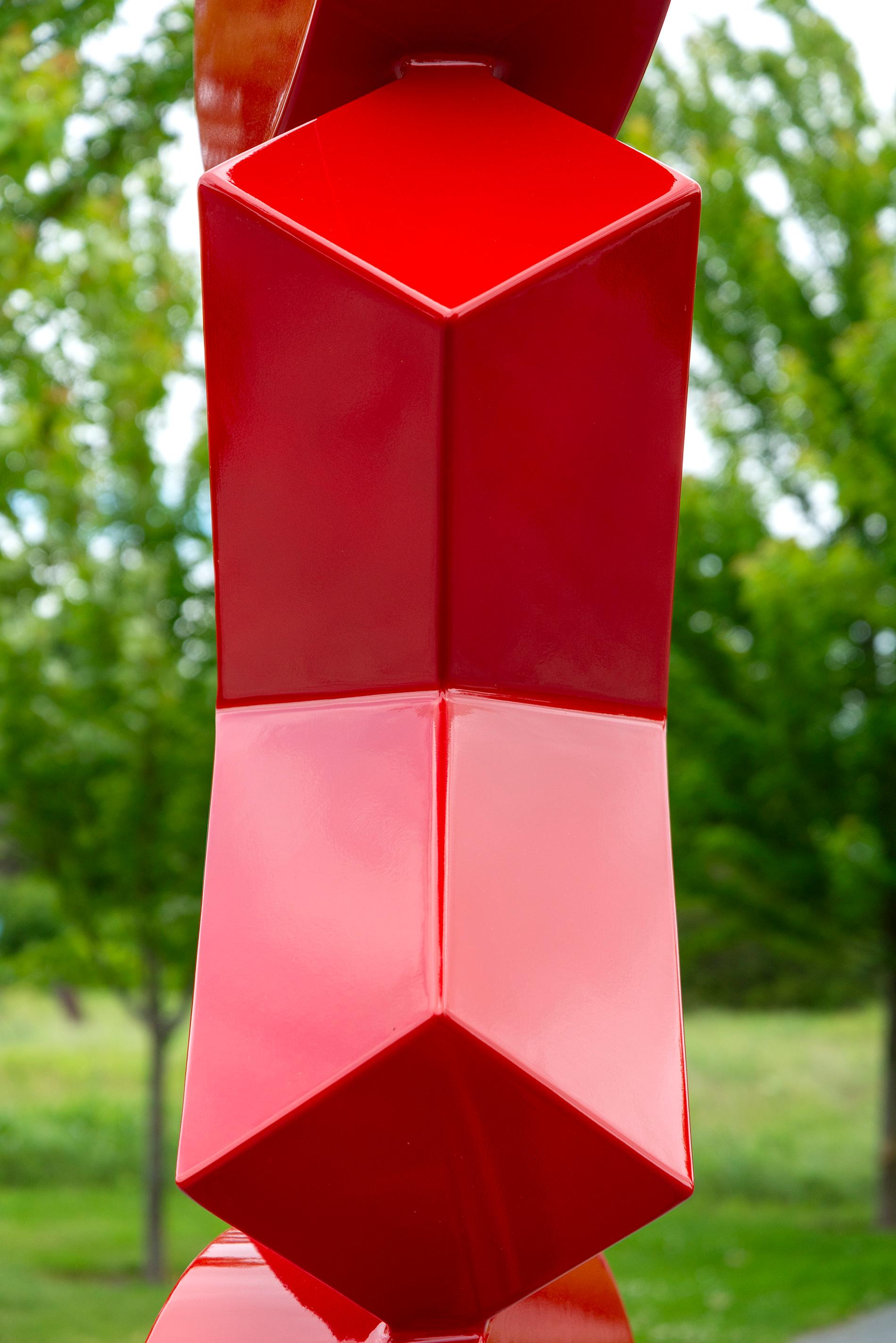 Una versione di questa avvincente scultura astratta è stata recentemente installata in un campus universitario dell'Indiana. Le opere di Rob Lorenson si trovano in numerosi luoghi d'arte pubblica del Nord America. Lo scultore americano crea pezzi