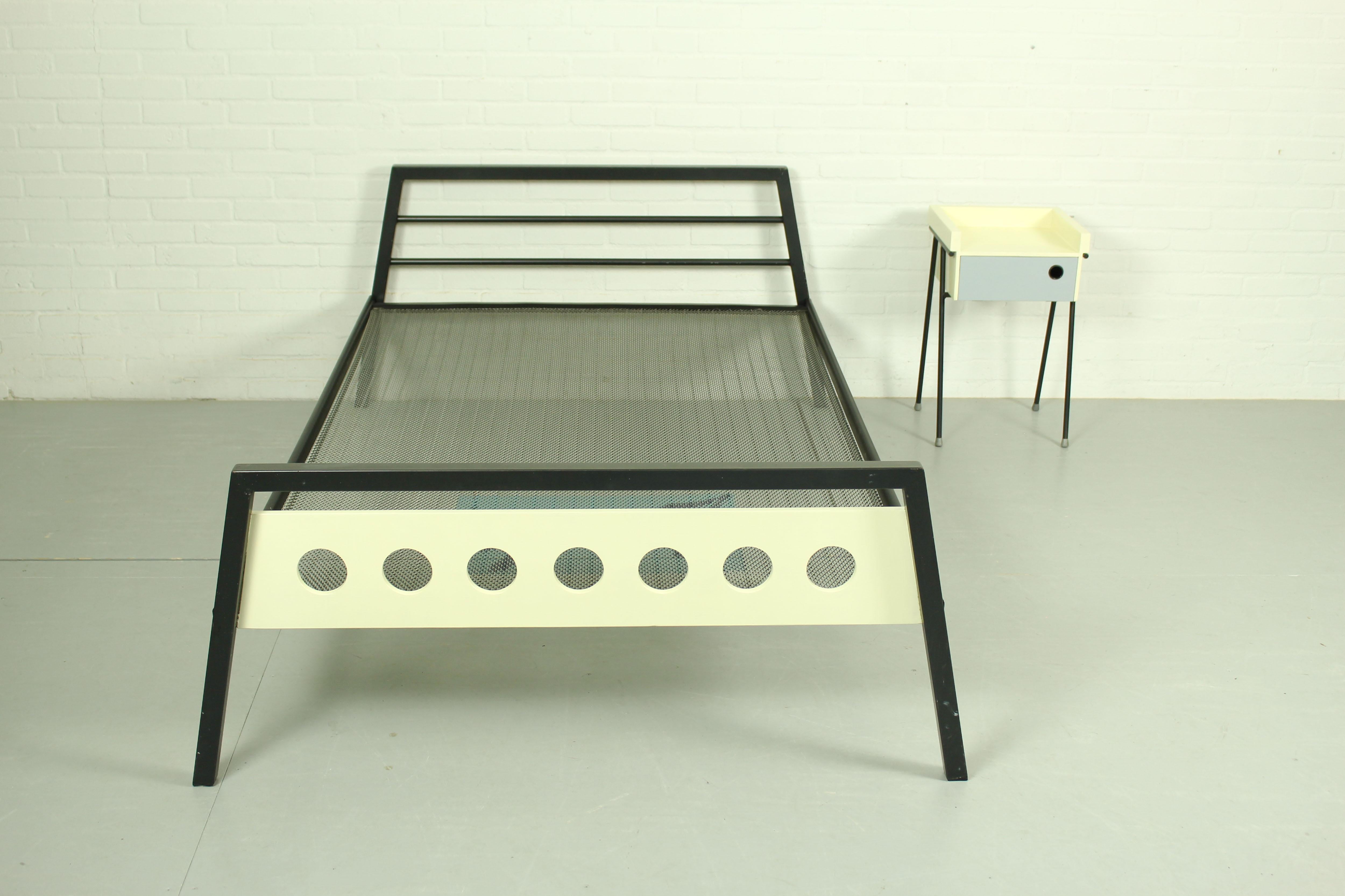 Bett, Stuhl und Nachttisch von Rob Parry und Emile Truijen für die Dico-Serie „Kamer 56“ im Zustand „Gut“ im Angebot in Appeltern, Gelderland