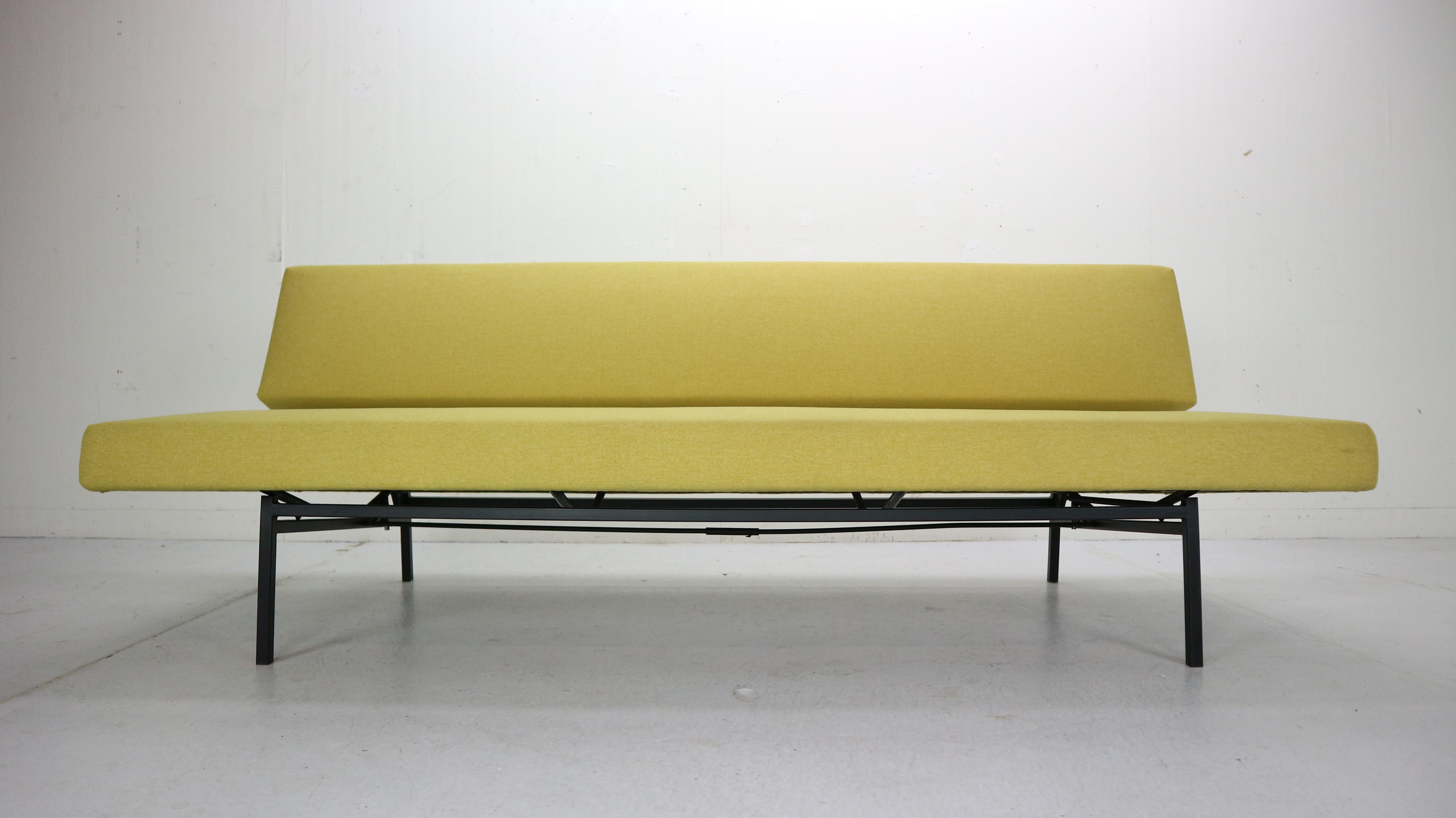 Rob Parry Daybed Sleeper Sofa for Gederland, Dutch Modern Design, 1960s In Good Condition In The Hague, NL