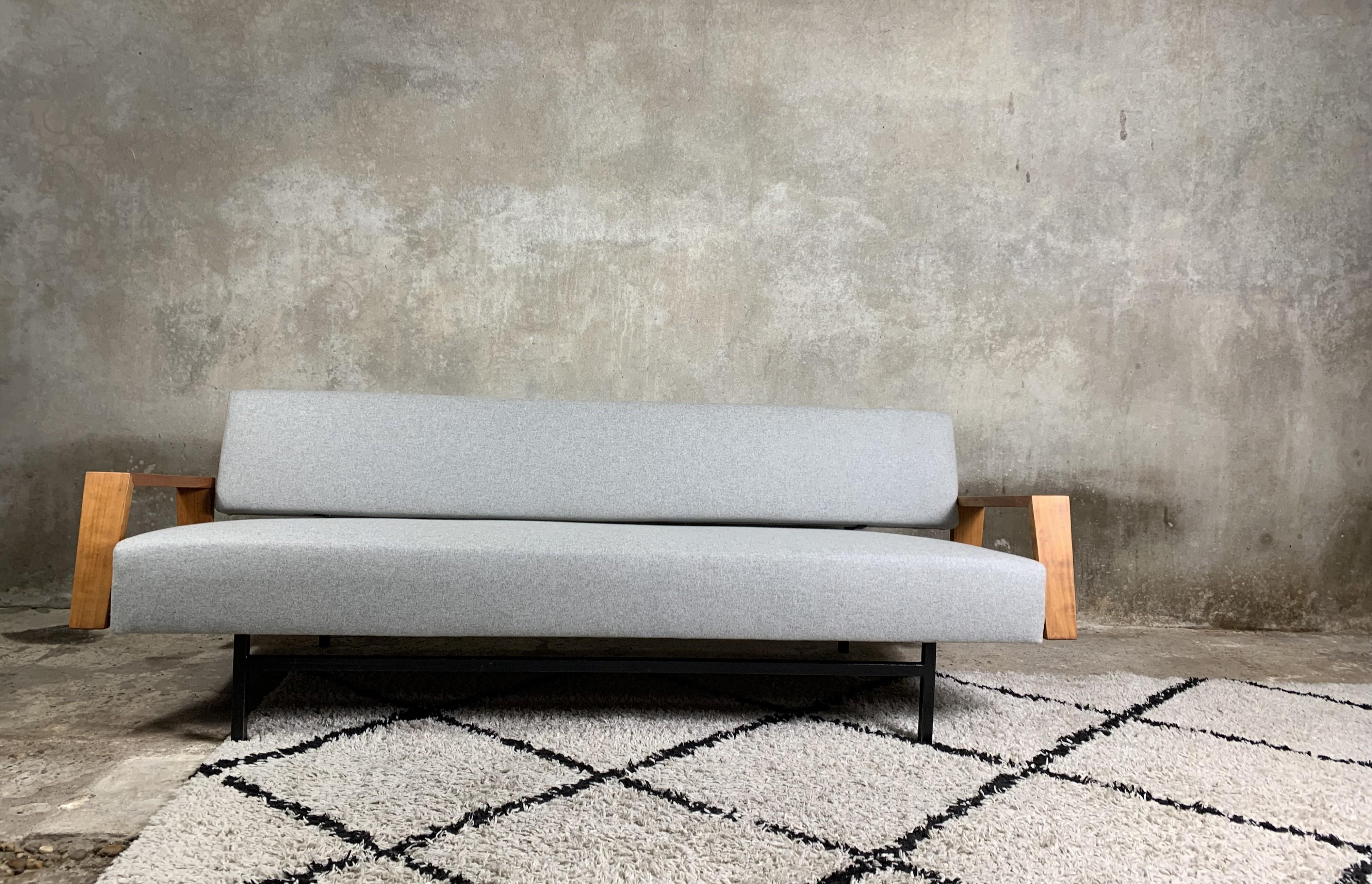 “Doublet” is a beautiful and rare find of Dutch mid-century design by Rob Parry. A square black metal frame, wooden armrests and a nice grey wool fabric upholstery. This combination of materials and colour works very well together, giving the piece