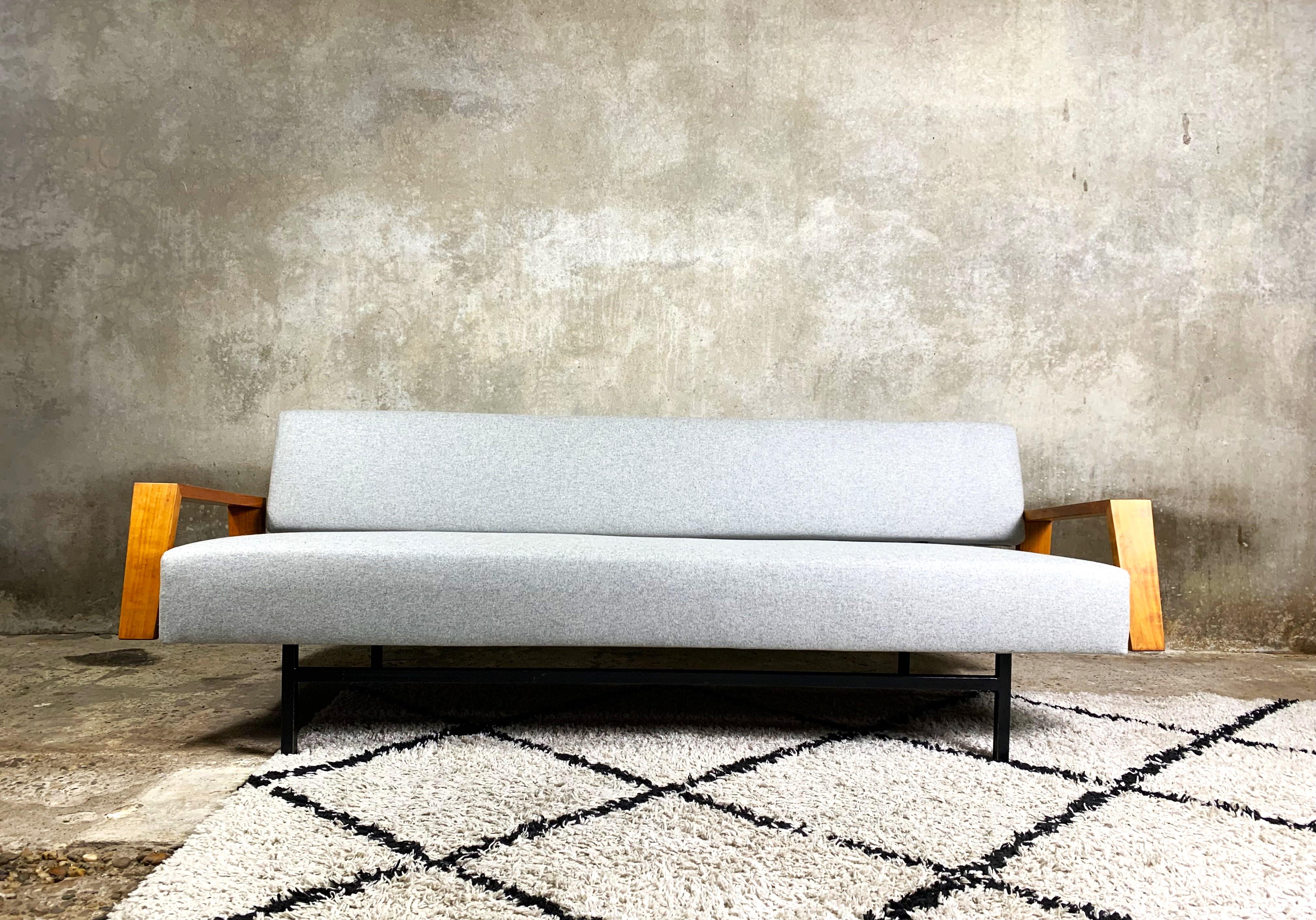 Minimalist Rob Parry Doublet Sofa, 1950s, Wool For Sale