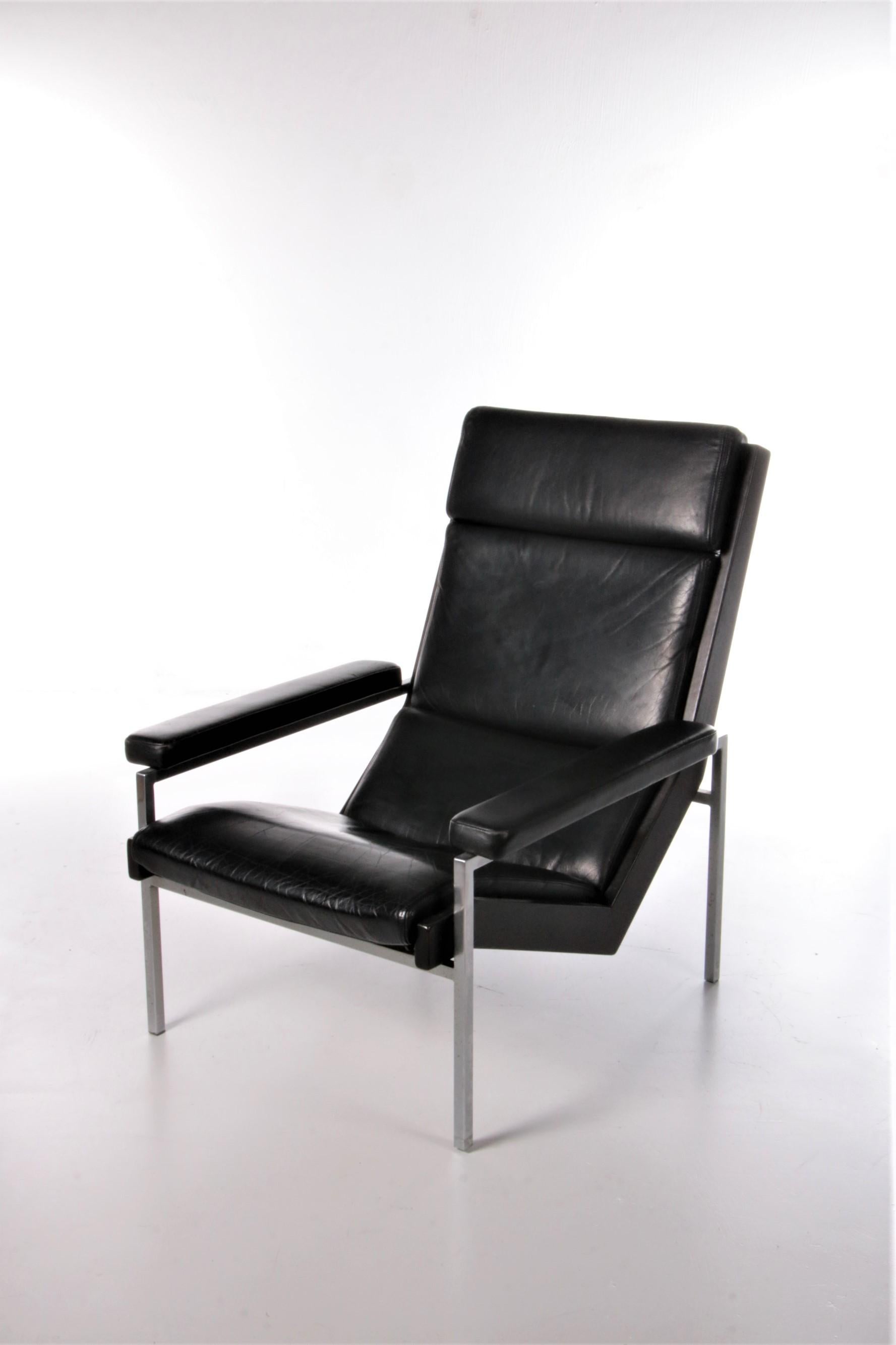 Rob Parry for Gelderland lounge chair model 1611, The Netherlands 1960


Rob Parry for Gelderland black leather armchair, Netherlands 1960's Metal frame and black leather cushions and armrests. In good vintage condition.

About this item The