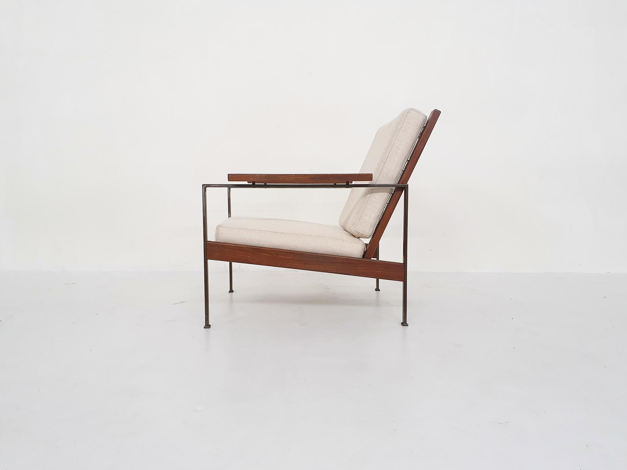 Minimalstic lounge chair, model Lotus, designed by Rob Parry for Gelderland in The Netherlands in 1960's
Metal and teak frame with new cushions and new off white upholstery.
The metal fame is a bit rusted. We decided to keep the frame original,