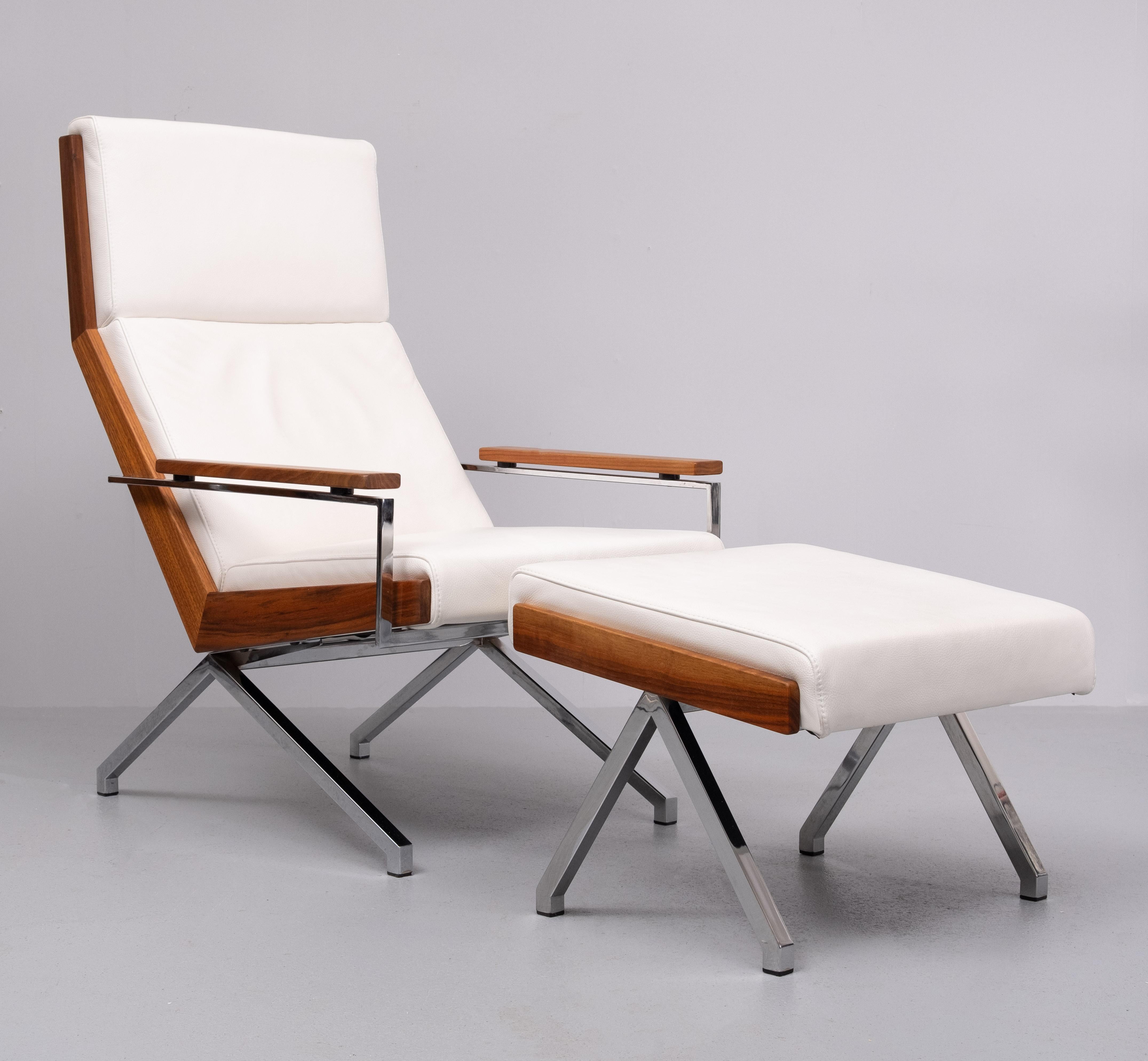 Fantastic White leather “Lotus” chair. and Ottoman  solid Teak frame and armrests, standing on a chromed metal sub-frame. Beautiful combination  The lotus chair is designed by Rob Parry in the 50’s for Gelderland (NL). This version (new release