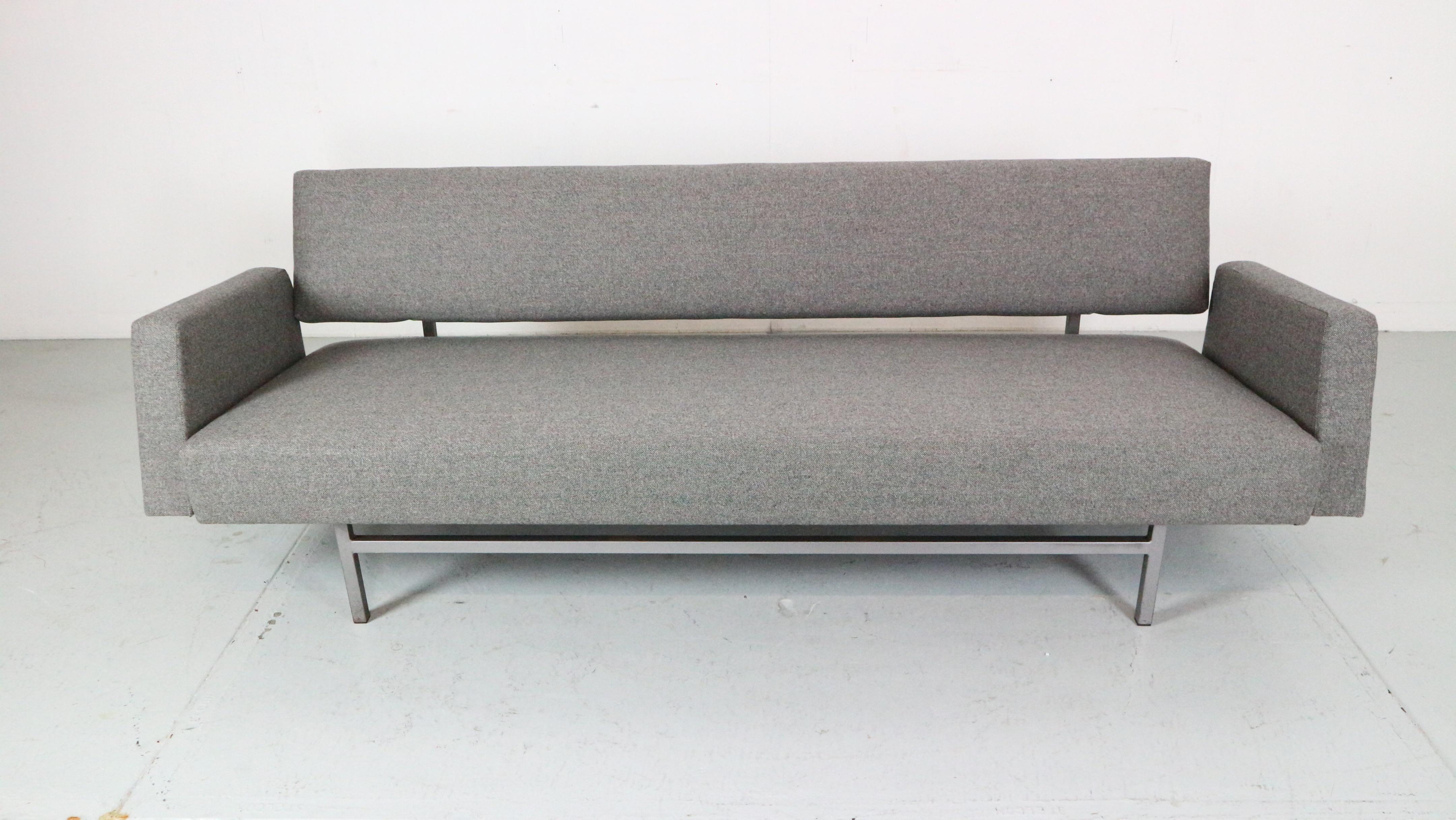 Mid-Century Modern Rob Parry Newly Reupholstery Sofa/ Daybed for Gelderland, 1960 Dutch For Sale