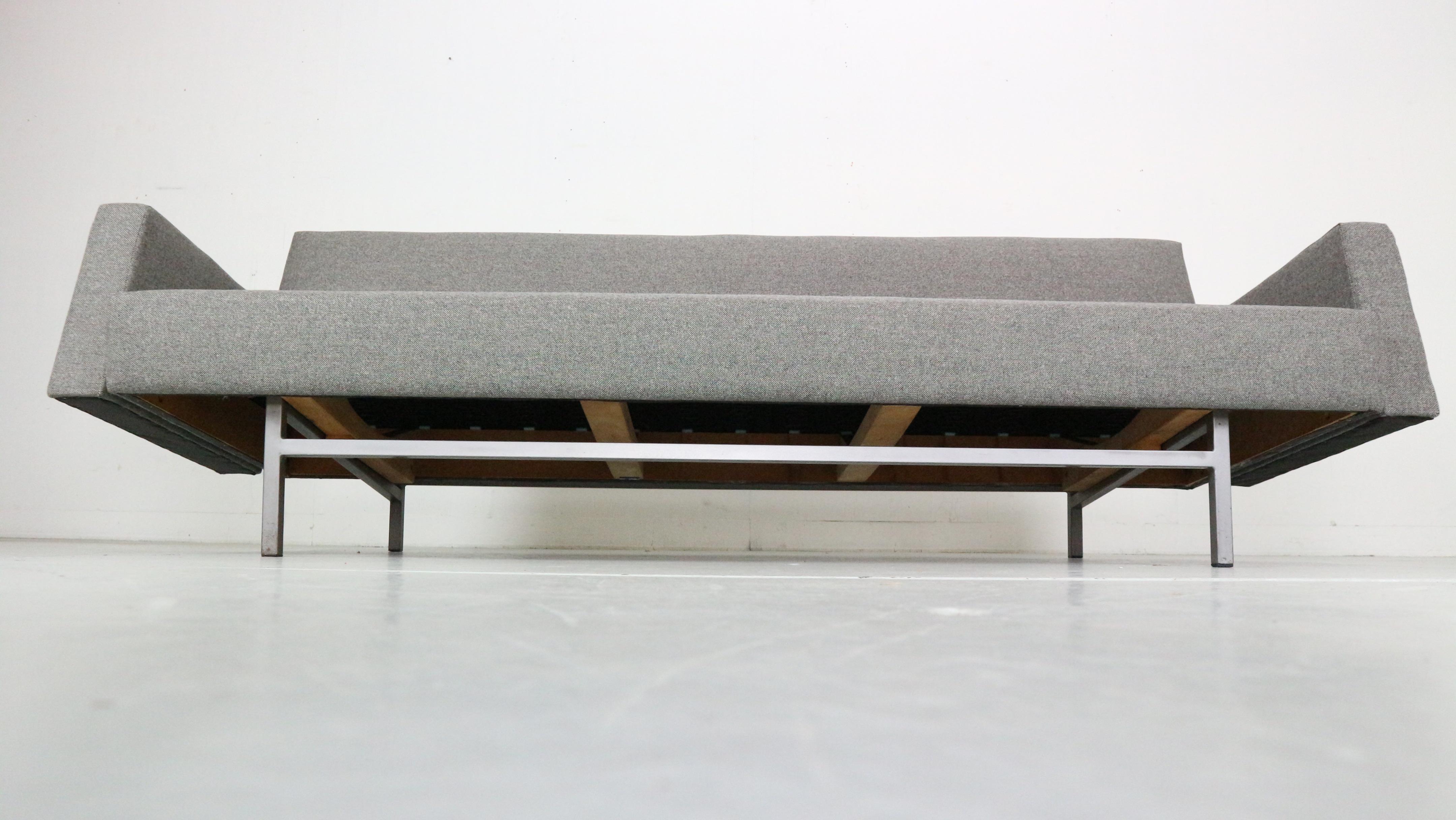 Canapé/lit de repos récemment rembourré Rob Parry pour Gelderland, 1960, néerlandais Bon état - En vente à The Hague, NL