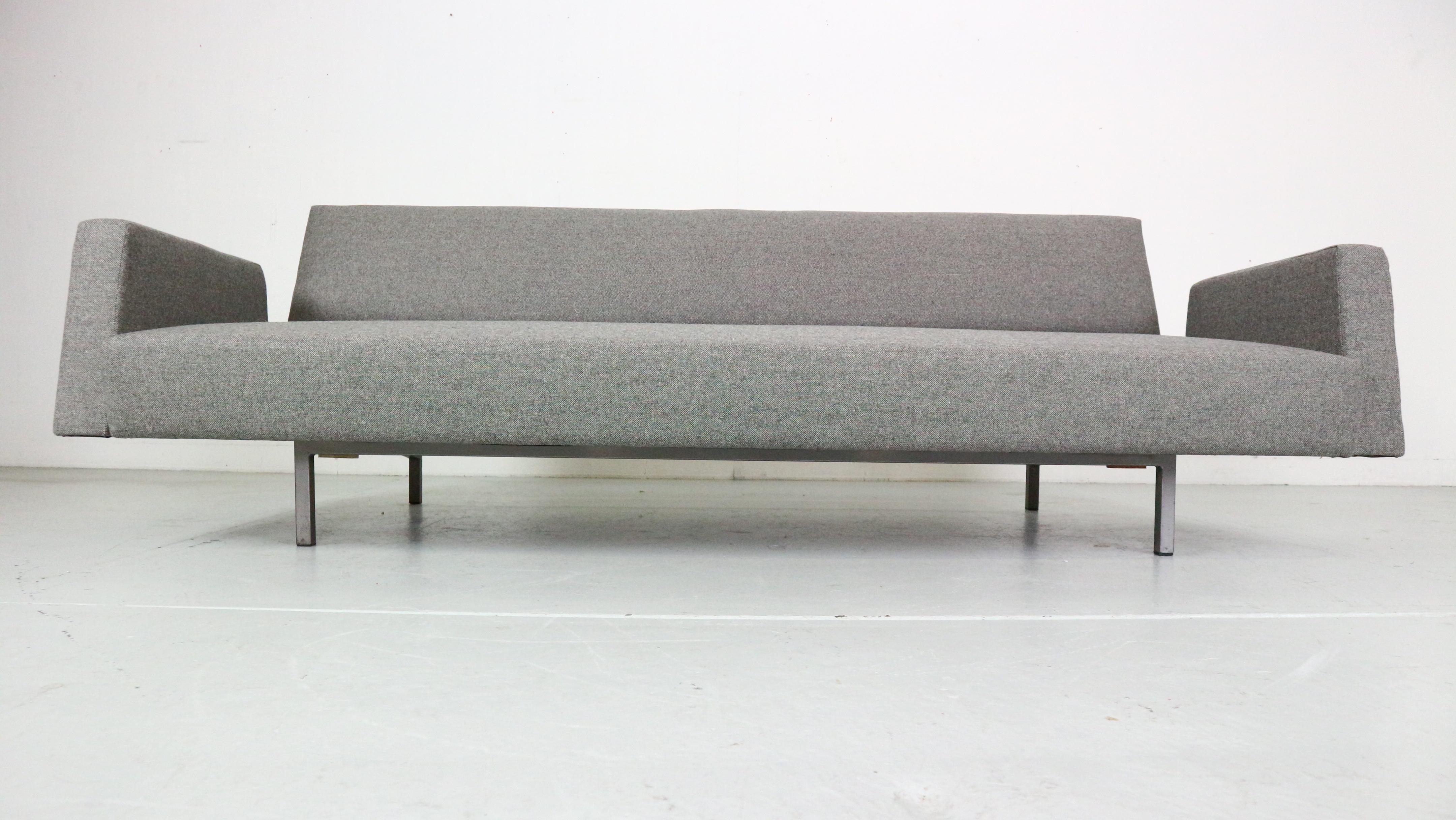 Rob Parry Newly Reupholstery Sofa/ Daybed for Gelderland, 1960 Dutch For Sale 3