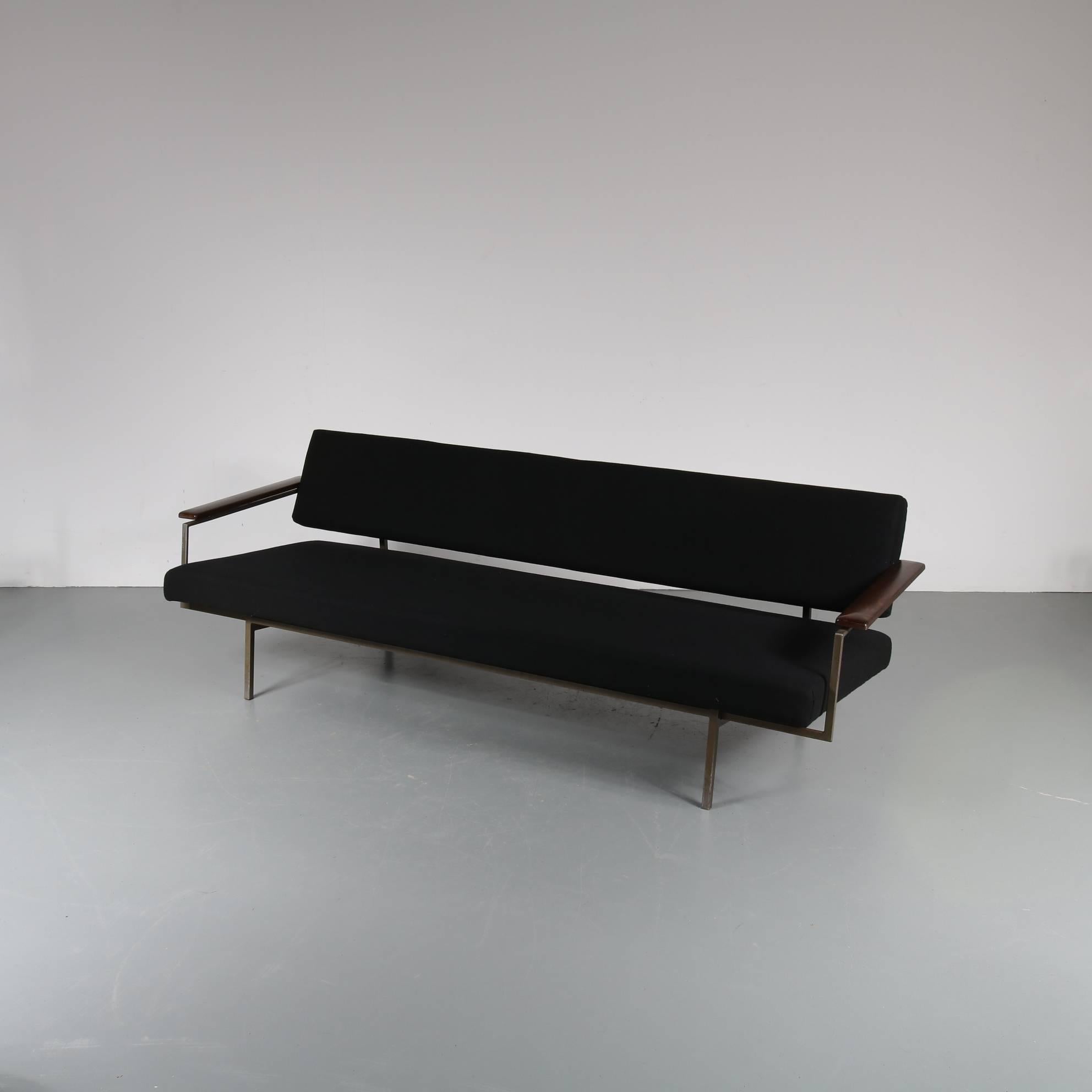 A luxurious sleeping sofa designed by Rob Parry, manufactured by Gelderland (Netherlands) around 1960.

This eye-catching sofa has a beautiful steel base, warm brown wooden armrests and a new black fabric upholstery. This combination of materials