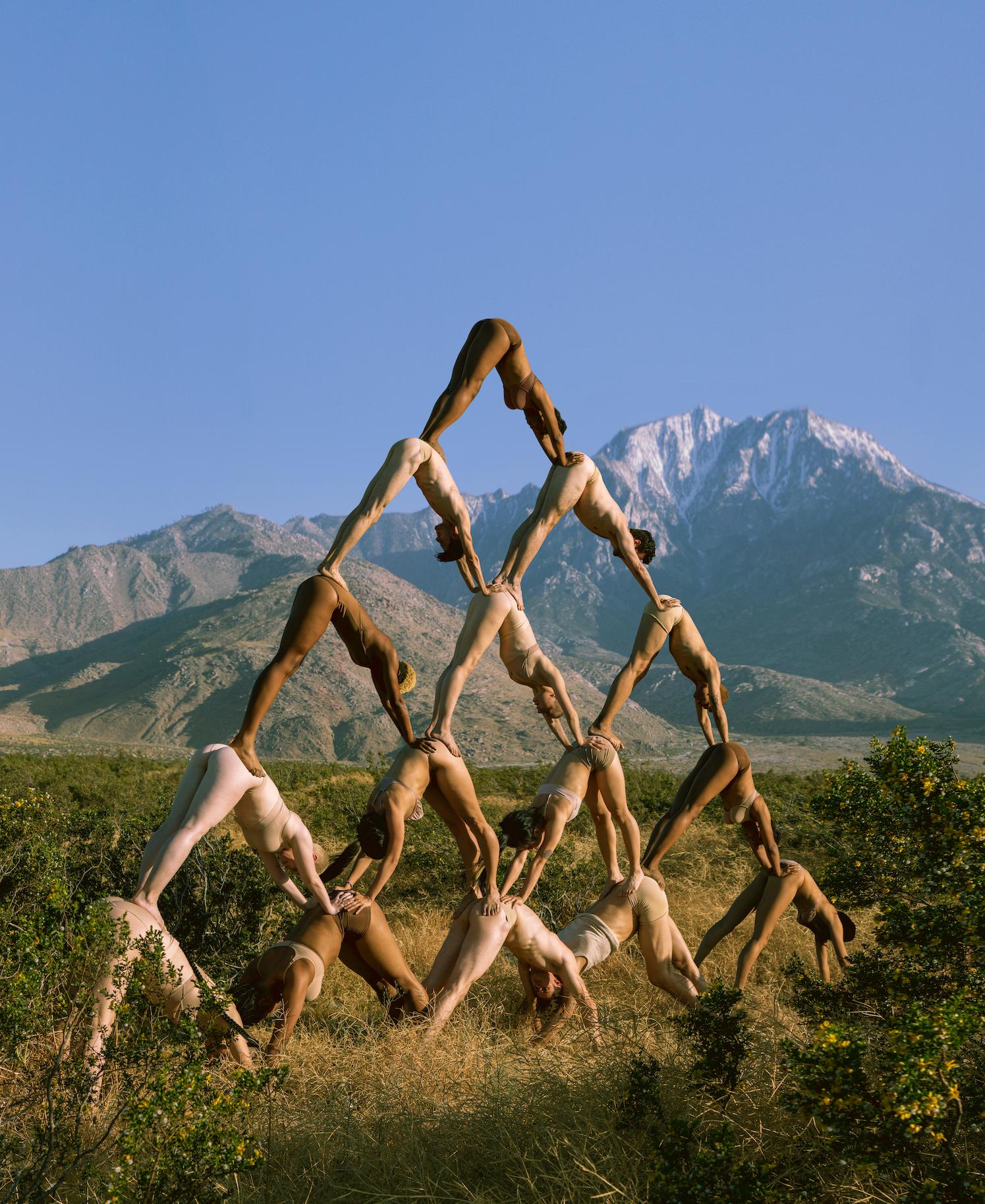 « The Mountain » (FRAMÉ) Photographie 50"x40" pouces Ed. 1/12 par Rob Woodcox