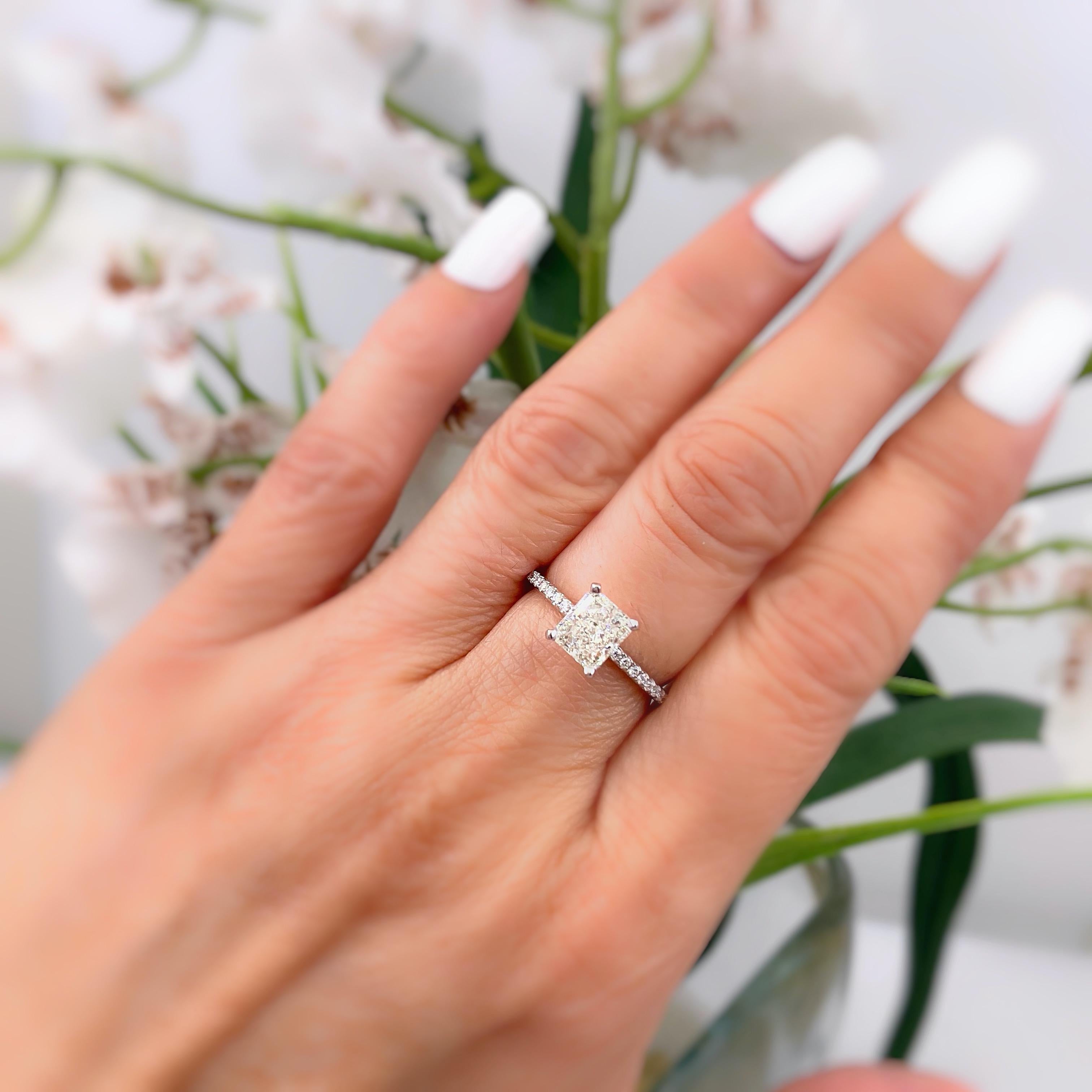 Robbins Bros FOREVERMARK Radiant Diamond Engagement Ring 1.45 Carat For Sale 3