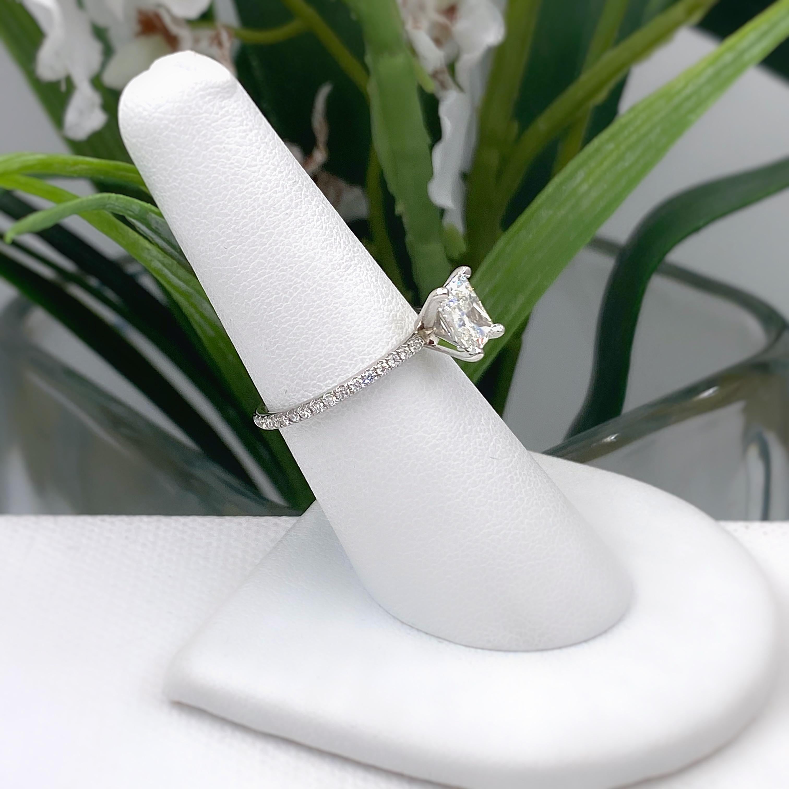 Robbins Bros FOREVERMARK Radiant Diamond Engagement Ring 1.45 Carat In Excellent Condition For Sale In San Diego, CA