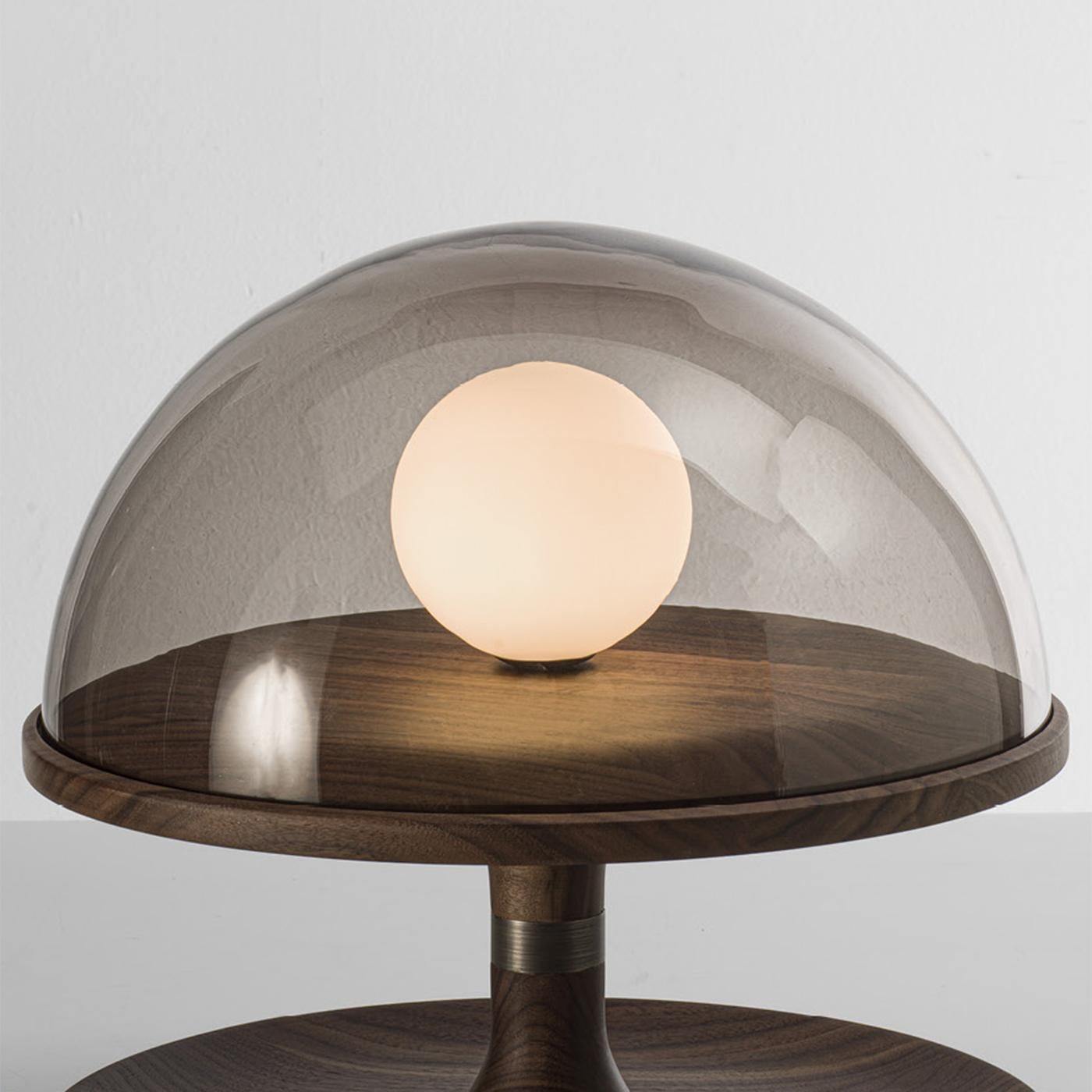 Lampe à poser Robby en noyer Neuf - En vente à Paris, FR