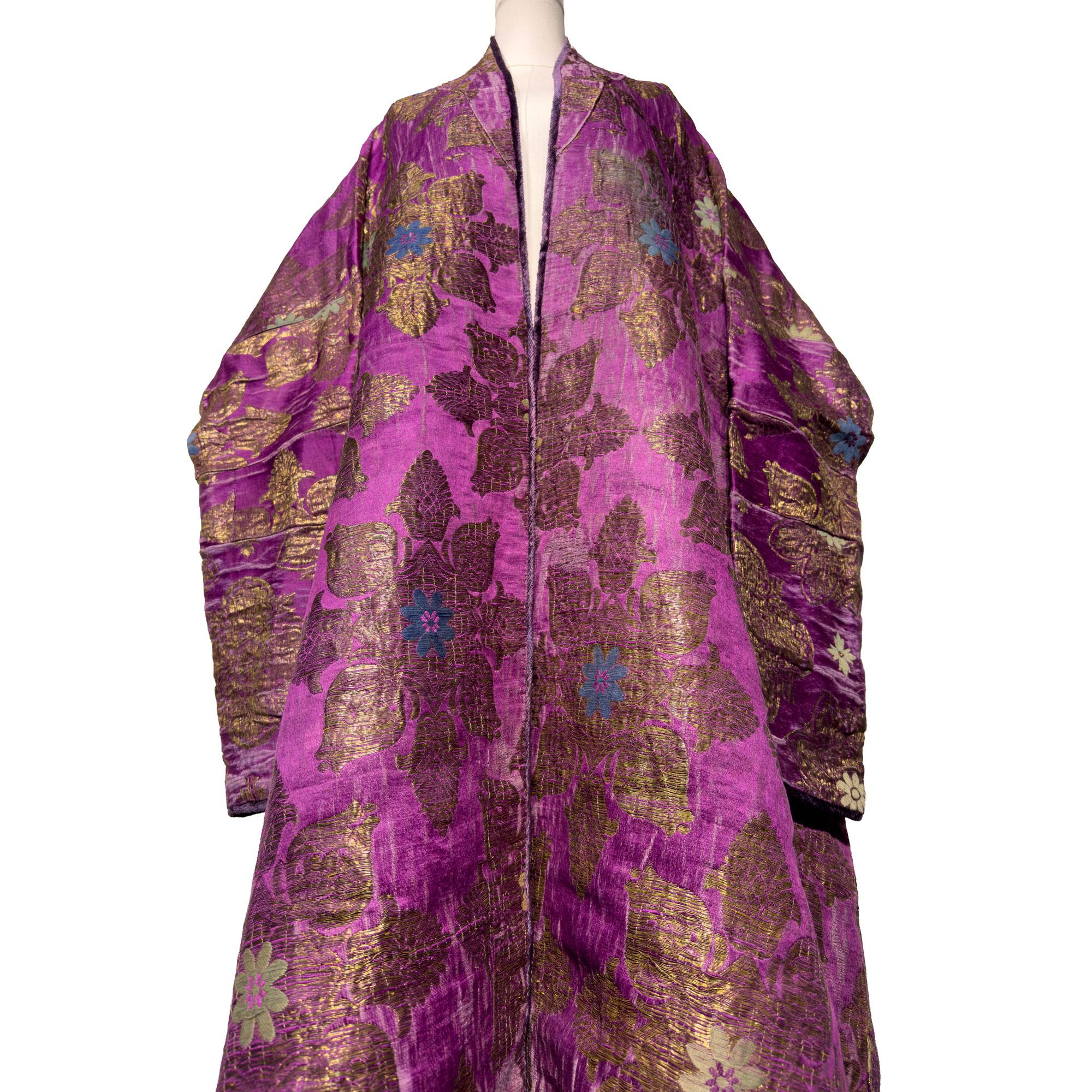 Abrigo de brocado de seda de mediados del siglo XIX Islámico en venta