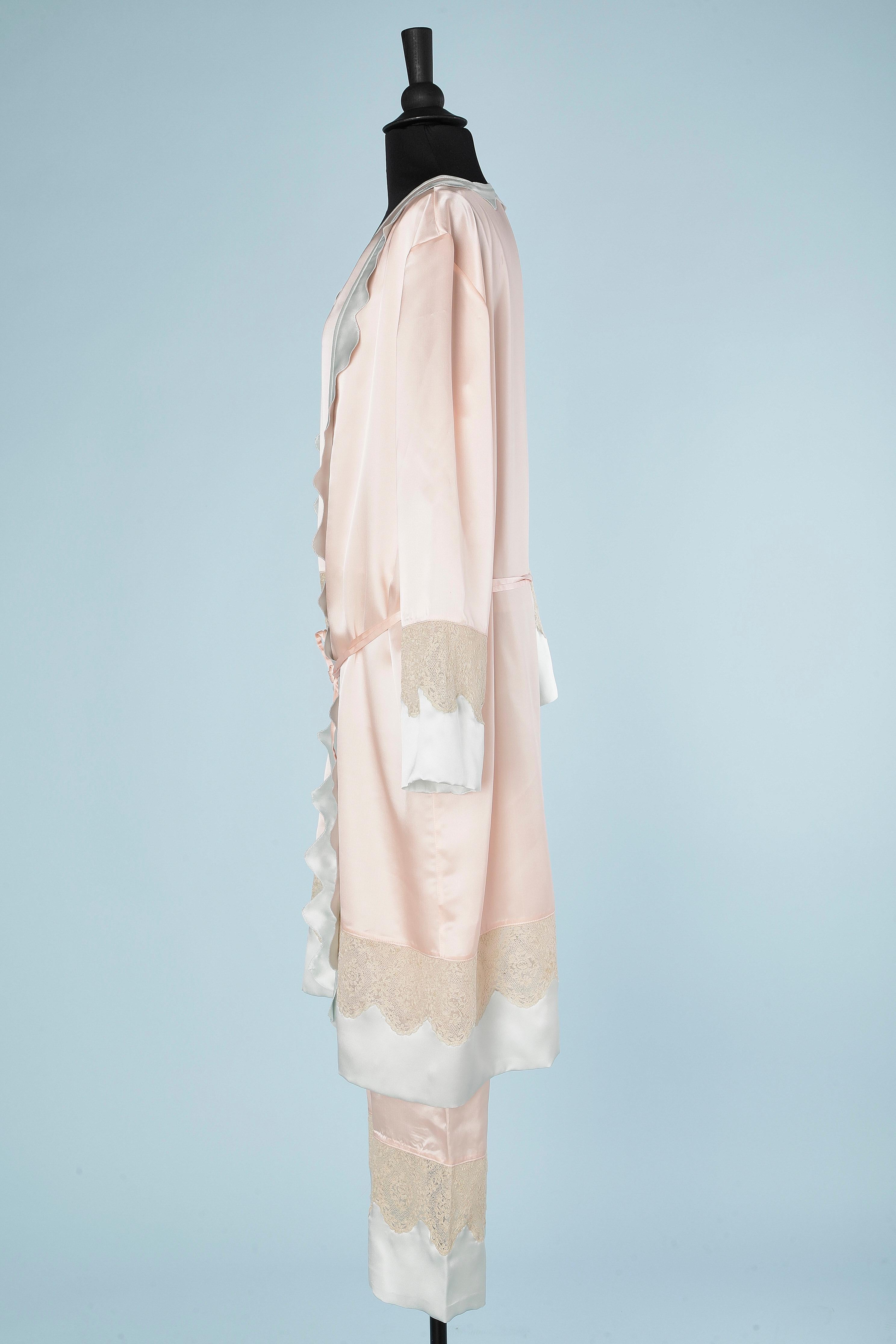 Beige Robe and pyjamas in pastel silk satin and lace appliqué  Circa 1930 For Sale