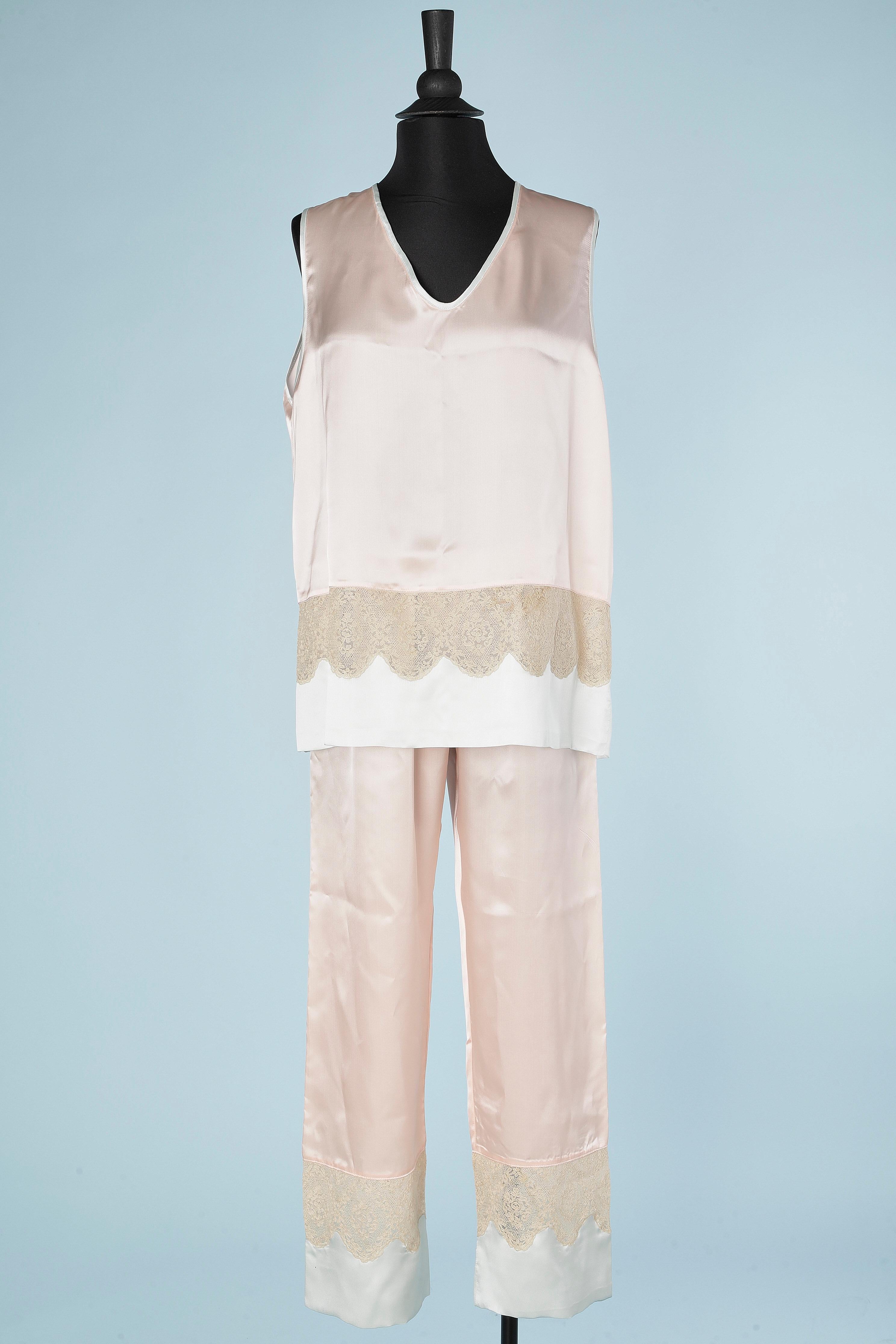 Women's Robe and pyjamas in pastel silk satin and lace appliqué  Circa 1930 For Sale