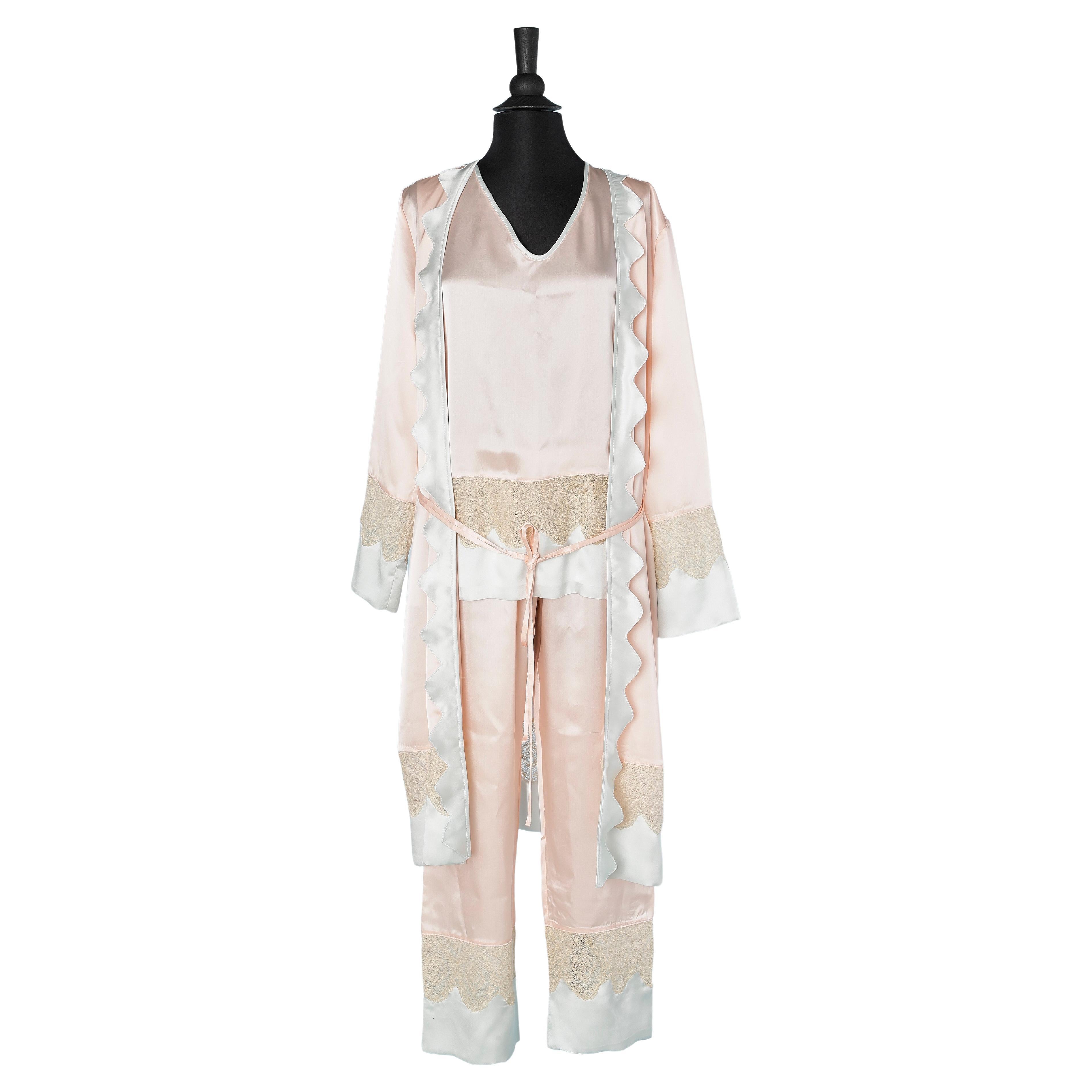 Robe and pyjamas in pastel silk satin and lace appliqué  Circa 1930 For Sale