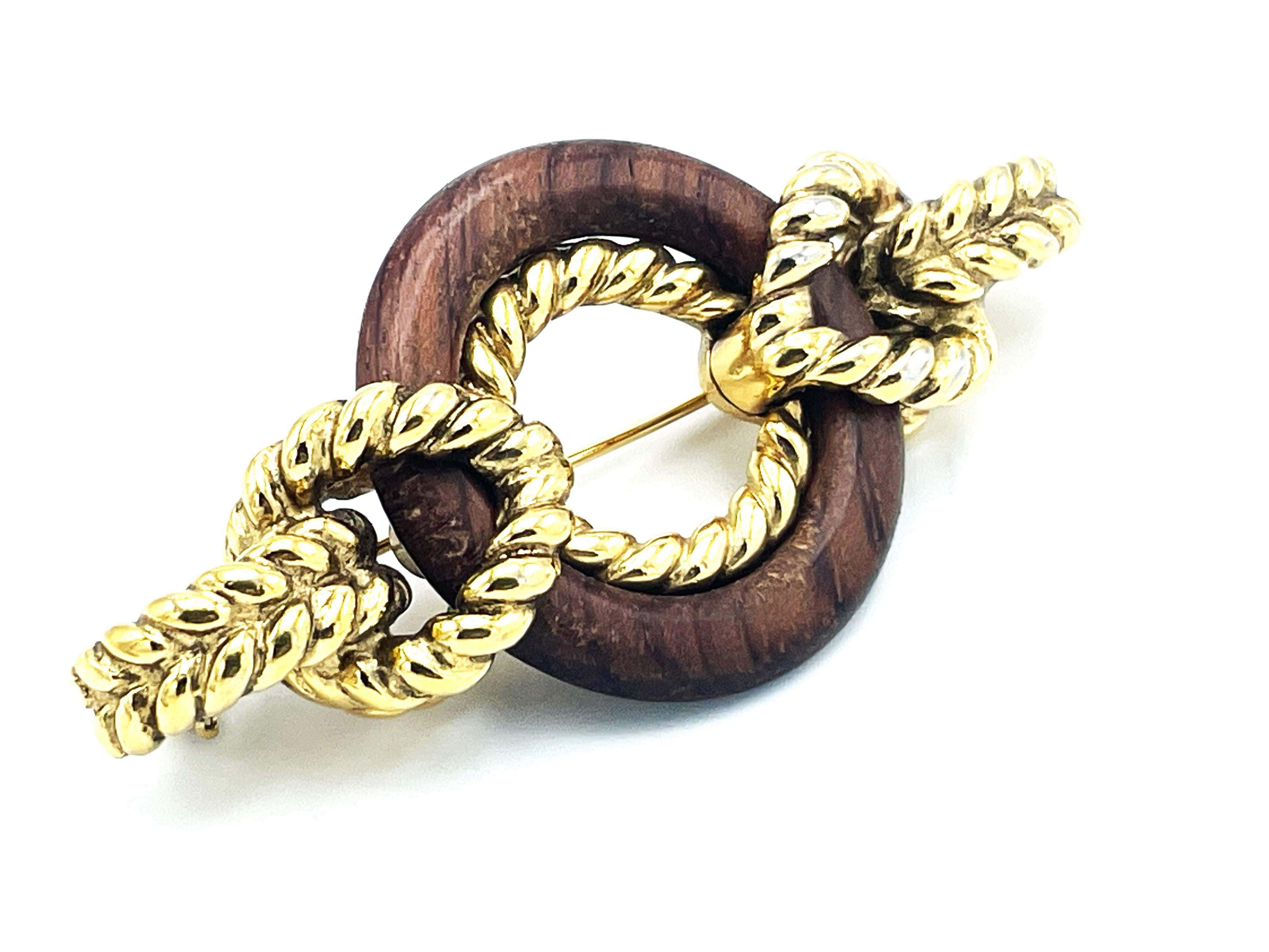 Broche Robe de Robert Goossens Paris en bois et métal doré, années 1980 Pour femmes en vente