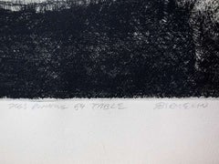 Cani che corrono vicino al tavolo