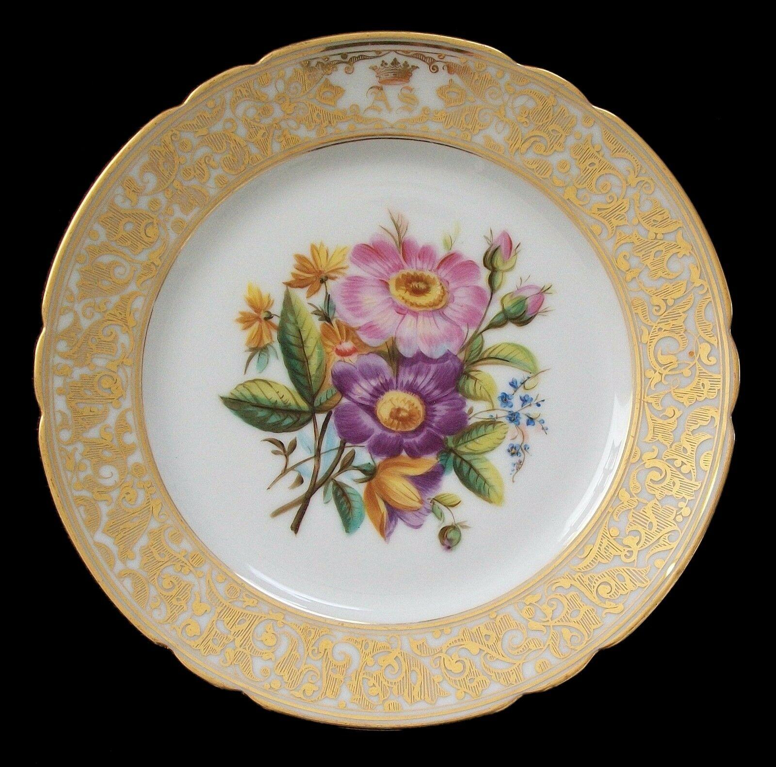 Robert À Paris, Porcelain Cabinet Plates, Royal Monogram, France, C. 1900 In Good Condition In Chatham, ON