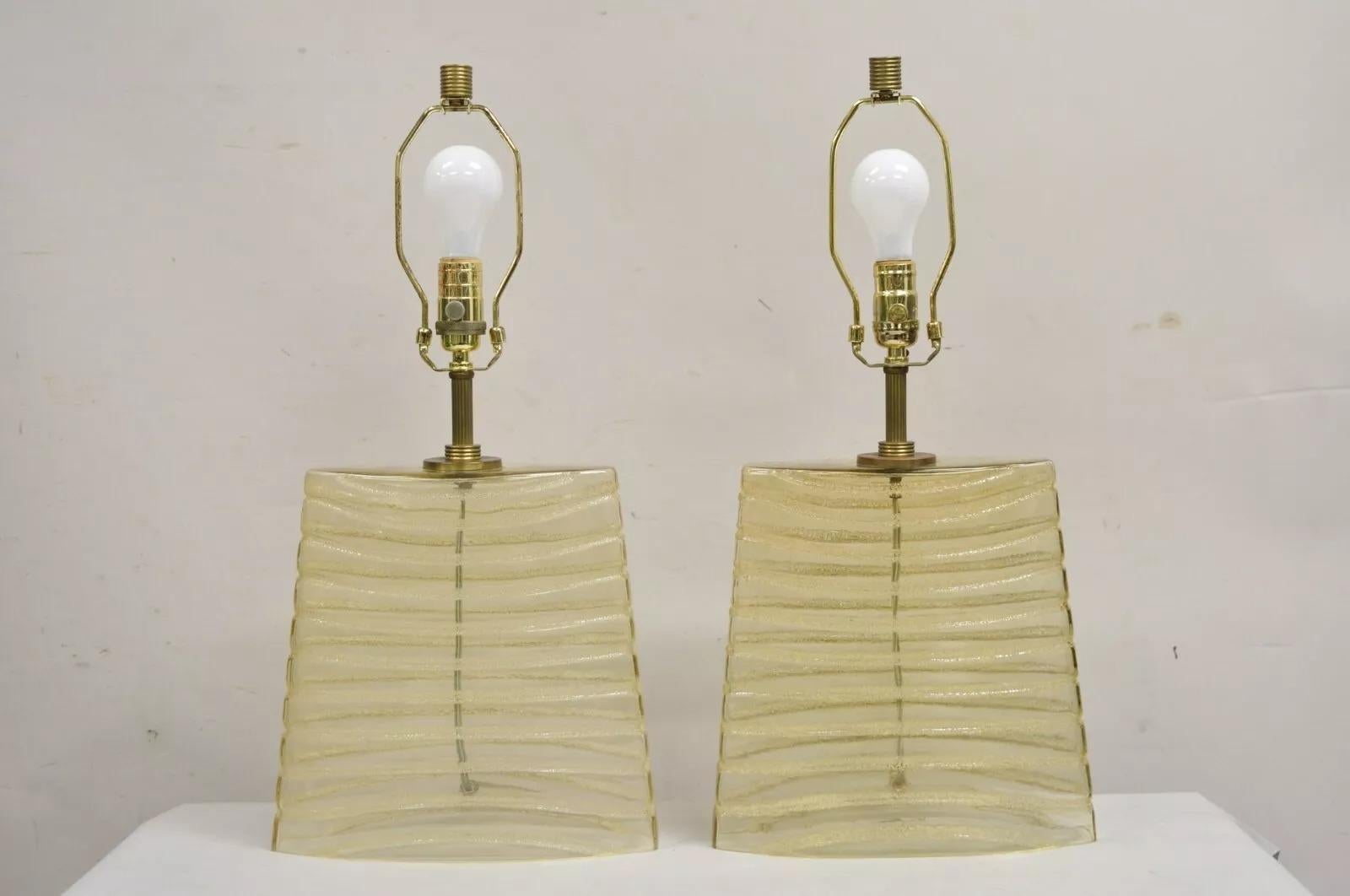 Robert Abbey Lampada da tavolo moderna in vetro oblungo con design a macchie d'oro - una coppia in vendita 5