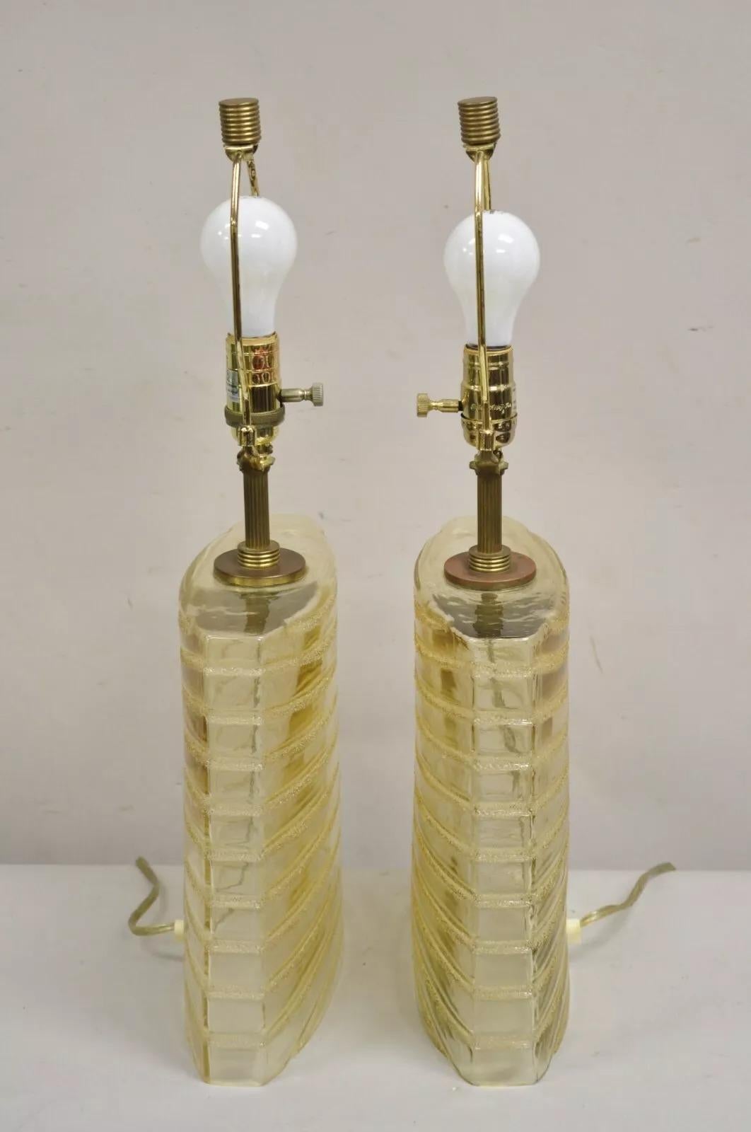 Robert Abbey Lampada da tavolo moderna in vetro oblungo con design a macchie d'oro - una coppia in vendita 2