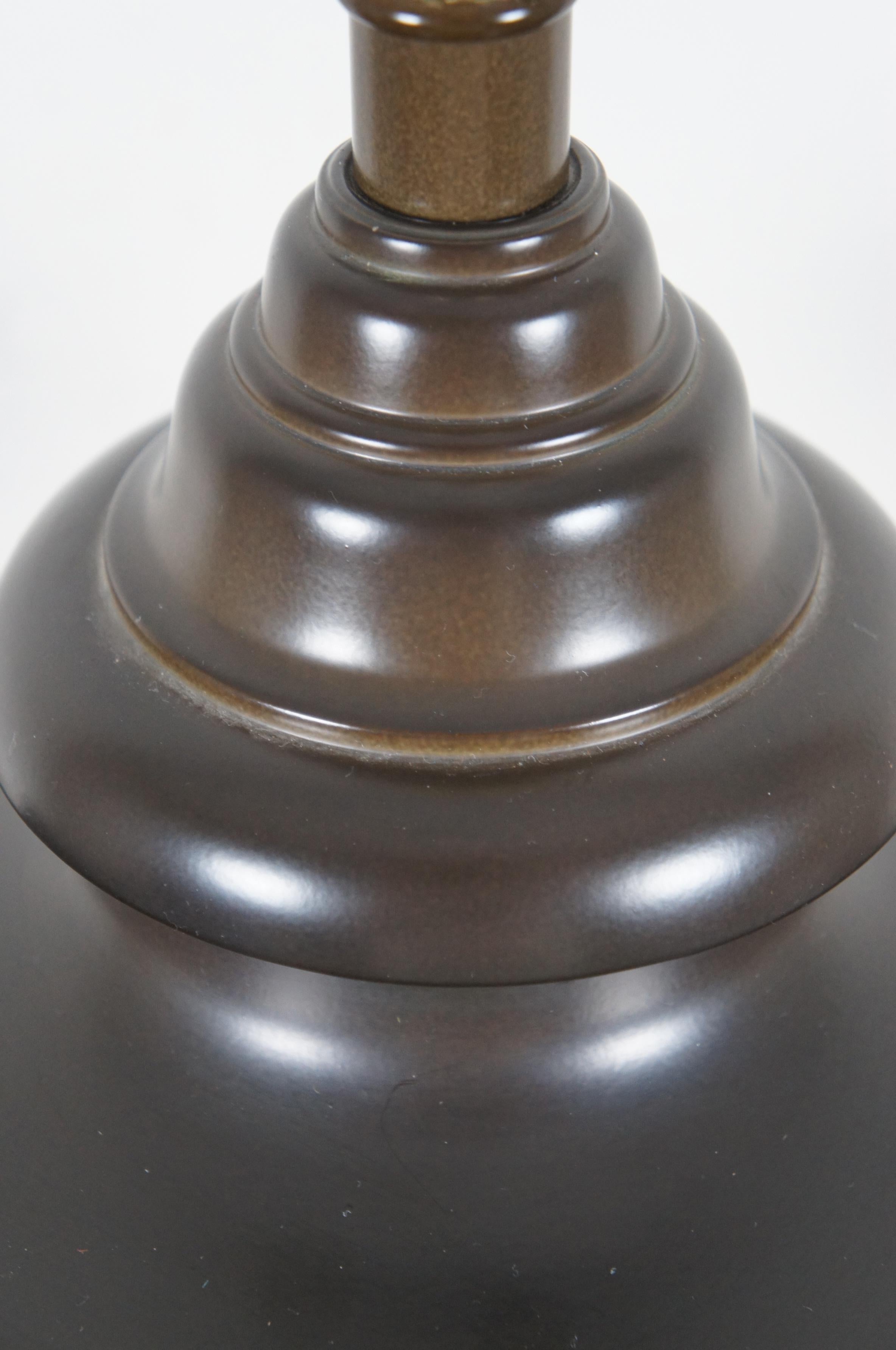 Robert Abbey Templeton lampe de bureau avec urne à trophée en bronze et abat-jour Empire 7102G en vente 6