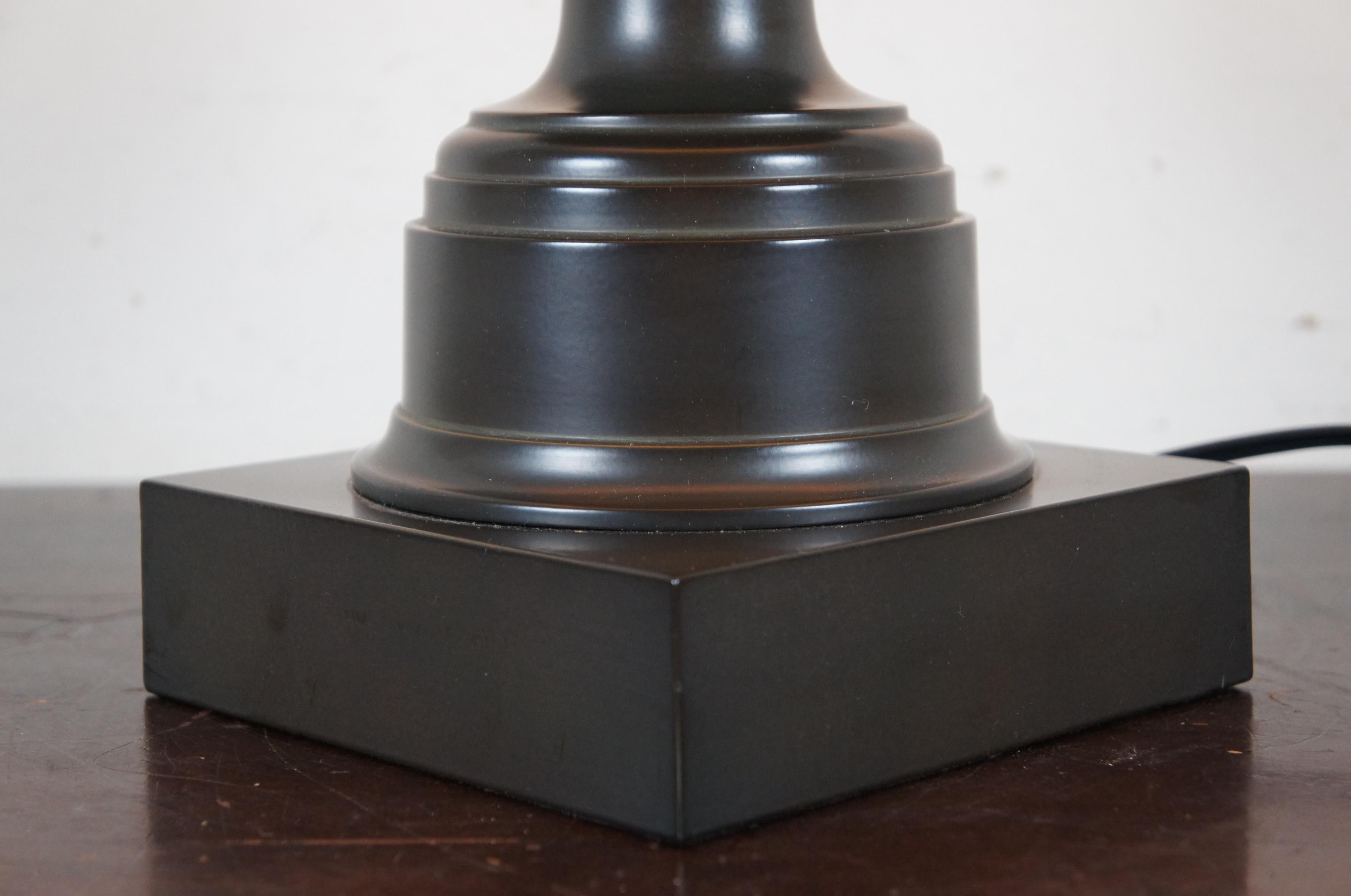 Robert Abbey Templeton lampe de bureau avec urne à trophée en bronze et abat-jour Empire 7102G en vente 2