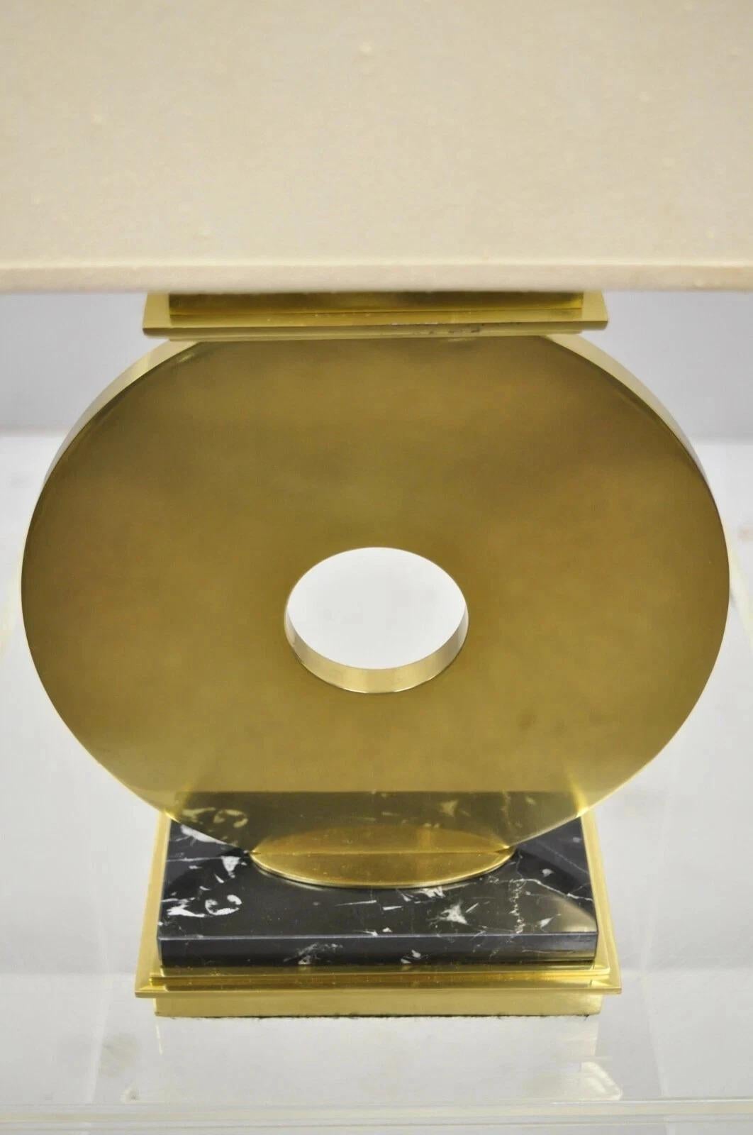 Robert Abbey Tic-Tac-Toe Bronze Brass Ring Marble Base Table Lamp w/ Shade Moderno en venta