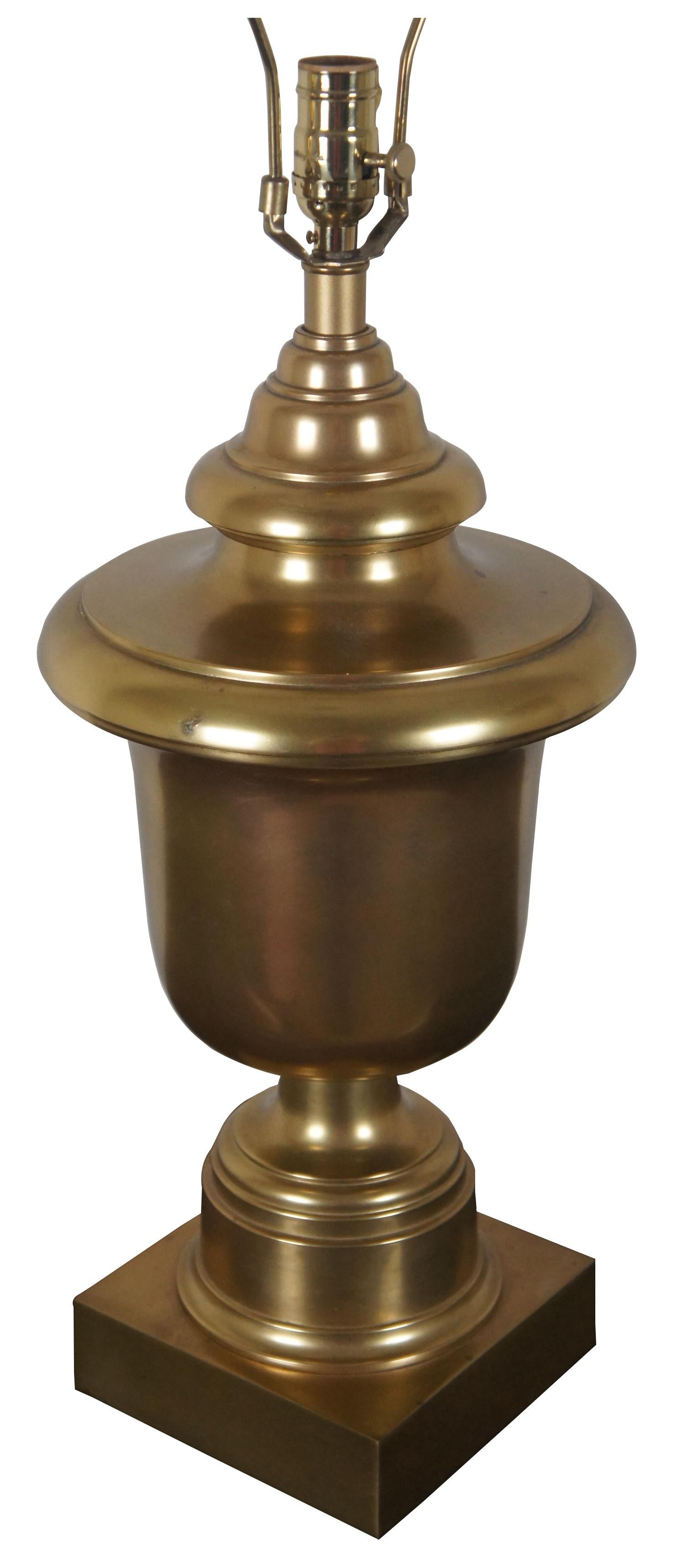 Neoclassical Robert Abbey Traditional Templeton Brass Classic Trophy Urn Table Lamp 7102G