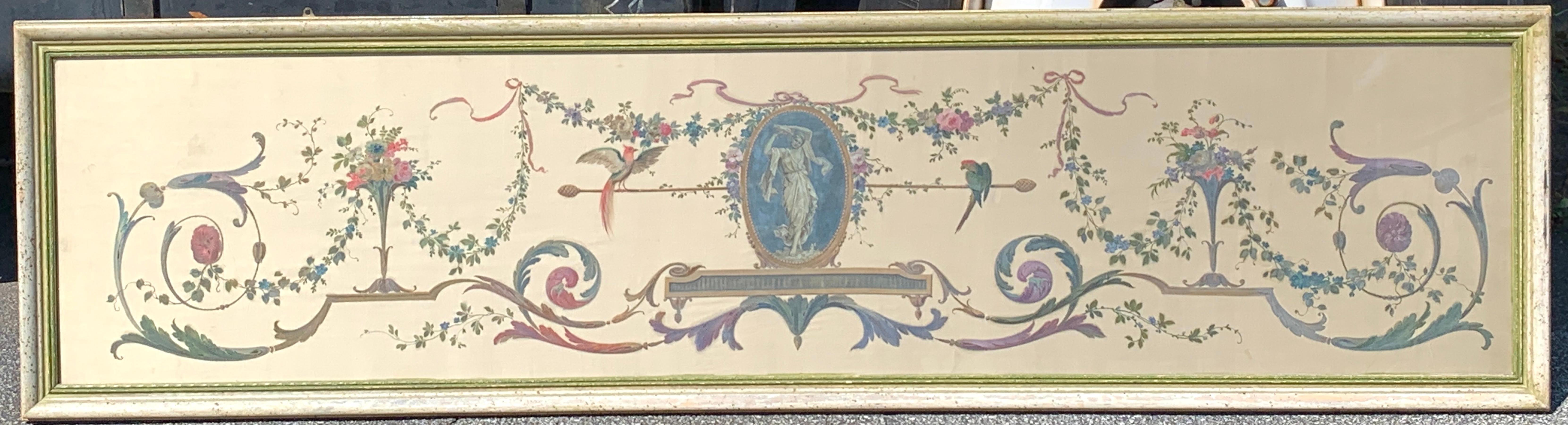 Panneau d'architecture intérieure peint de style Robert Adam, encadré
de taille substantielle, peint à la main sur de la soie fine, décoration typique d'Adam bien exécutée dans de belles couleurs sourdes, parfait à suspendre au-dessus d'une