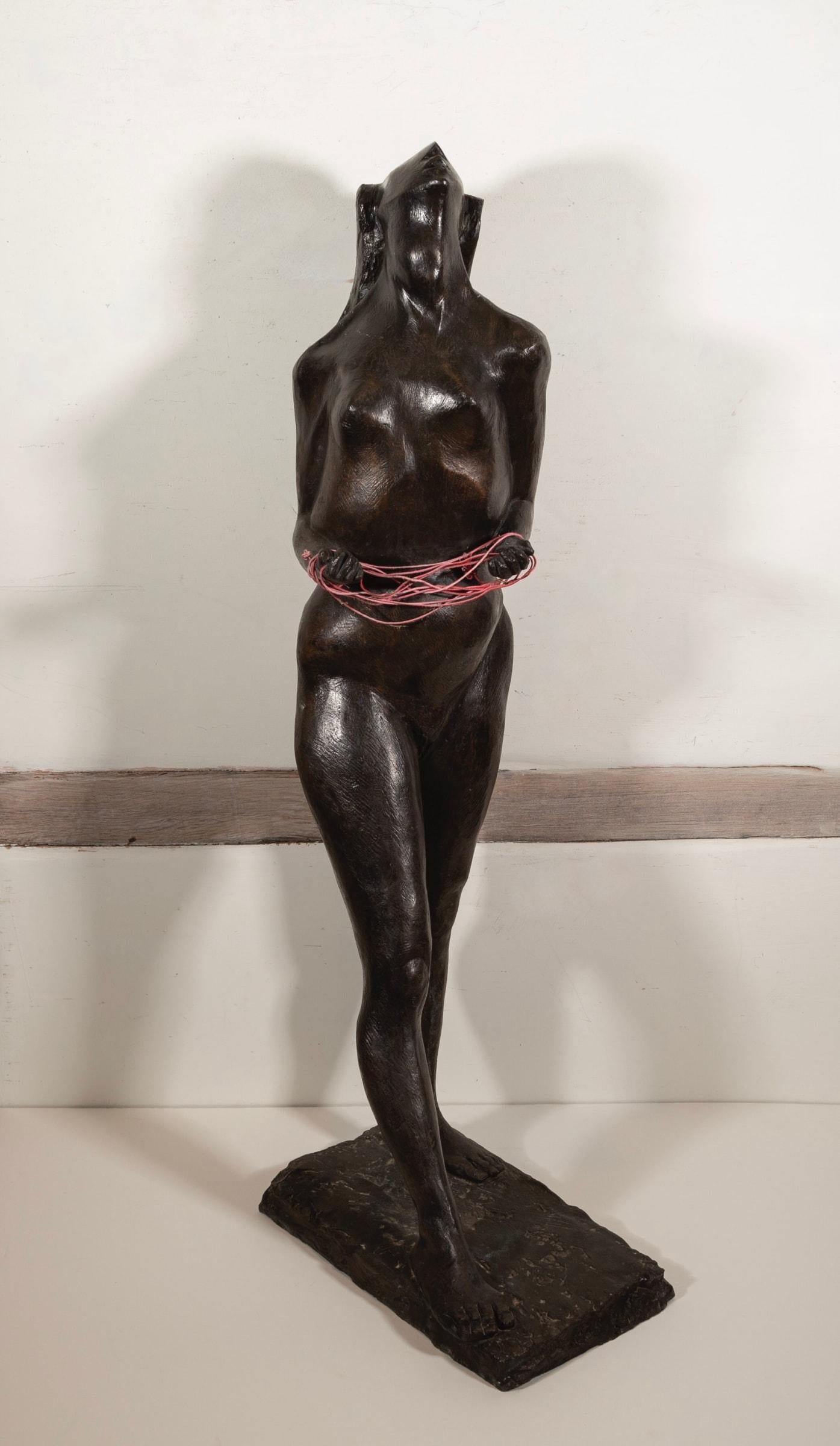 Mujer con una madeja, Michael Ayrton, 1963

Más información:
Medio: Bronce
Altura 87 cm
Firmado y numerado en la base

Procedencia
adquirida por el actual propietario en 2012

Michael Ayrton (20 de febrero de 1921 - 16 de noviembre de 1975) fue un