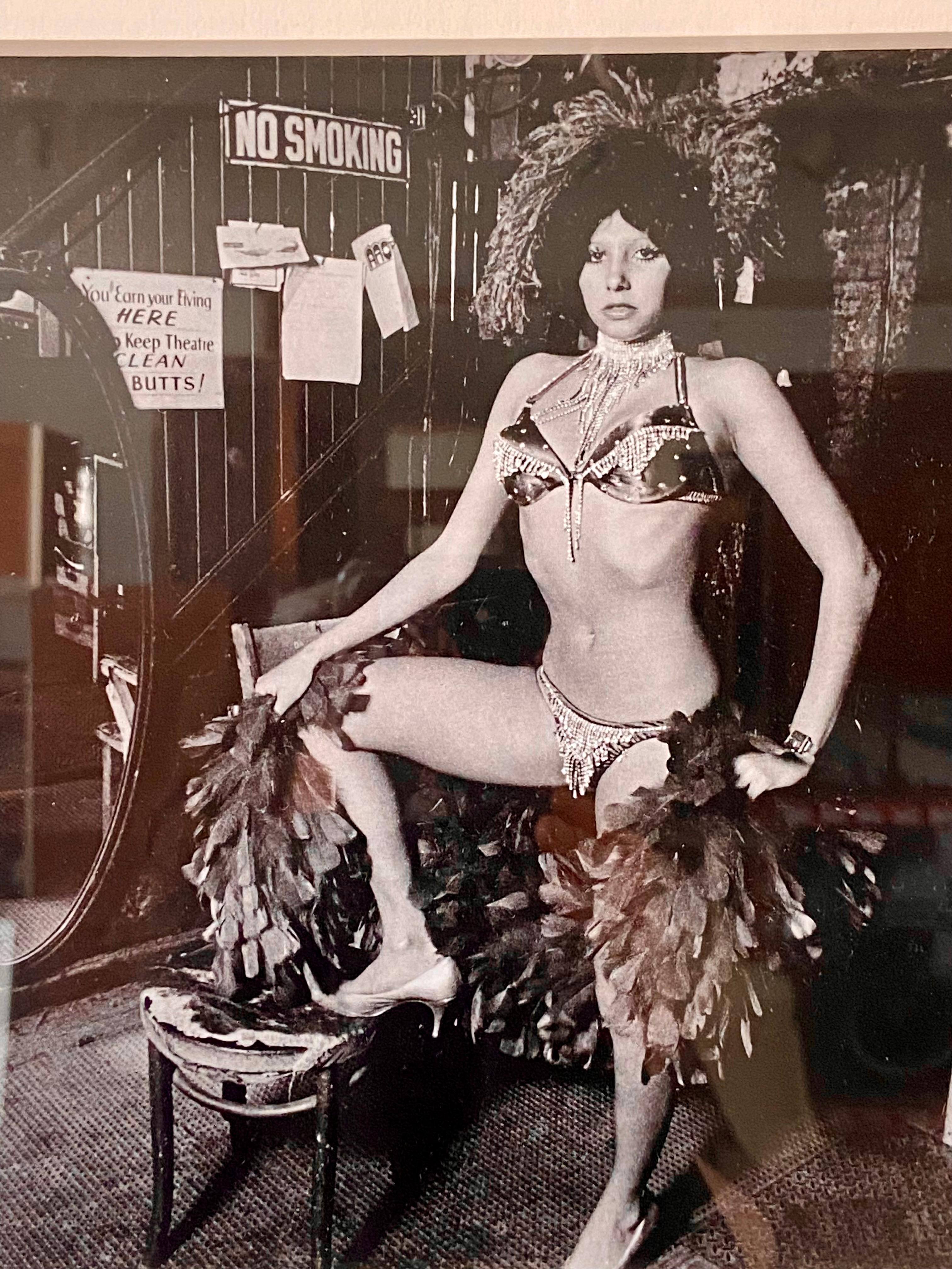 Senza titolo - Teatro Troc Burlesque #1 - Nude Photograph Beige di Robert Adler 