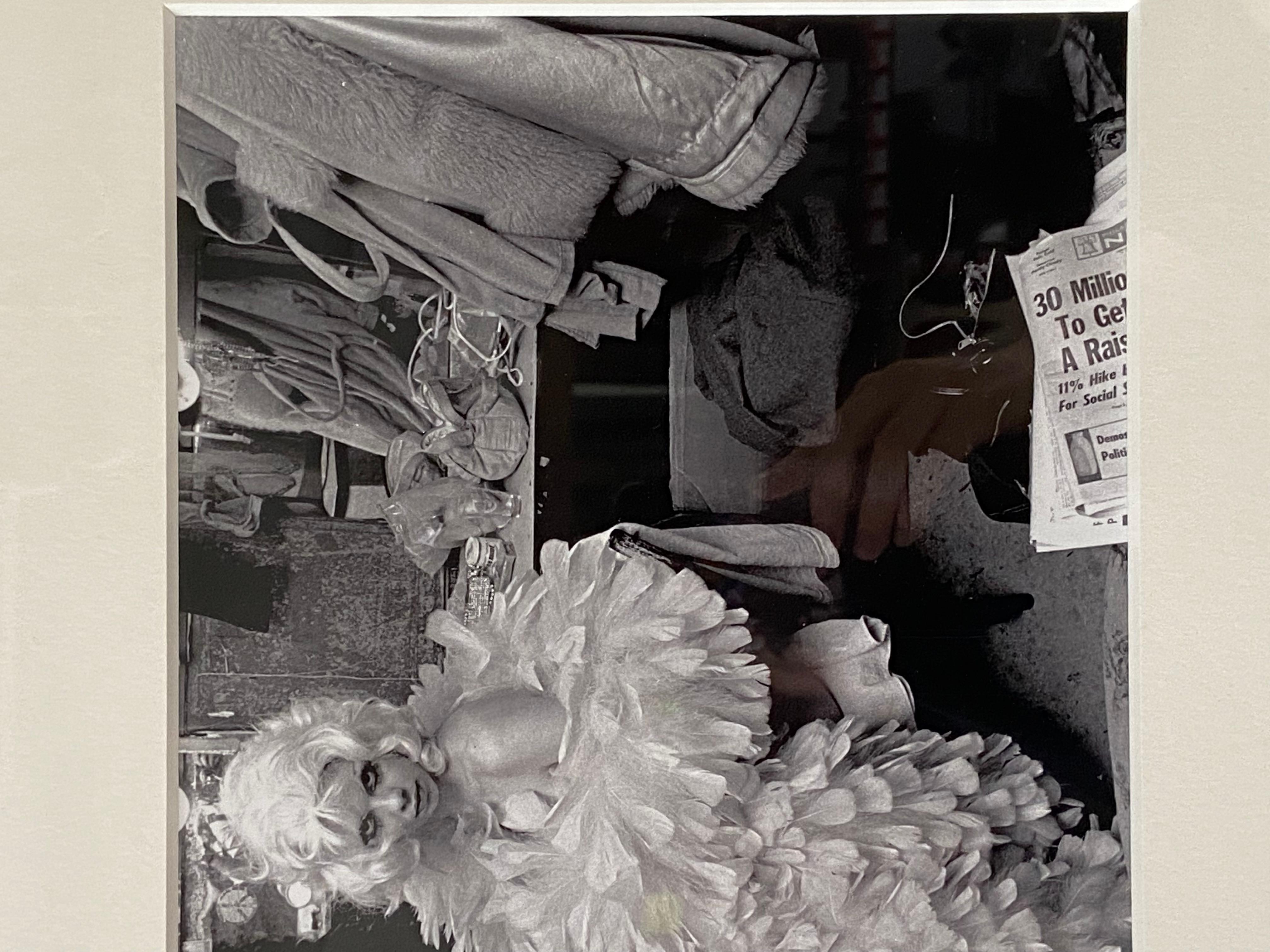Senza titolo - Teatro Troc Burlesque #2 - Photograph Contemporaneo di Robert Adler 