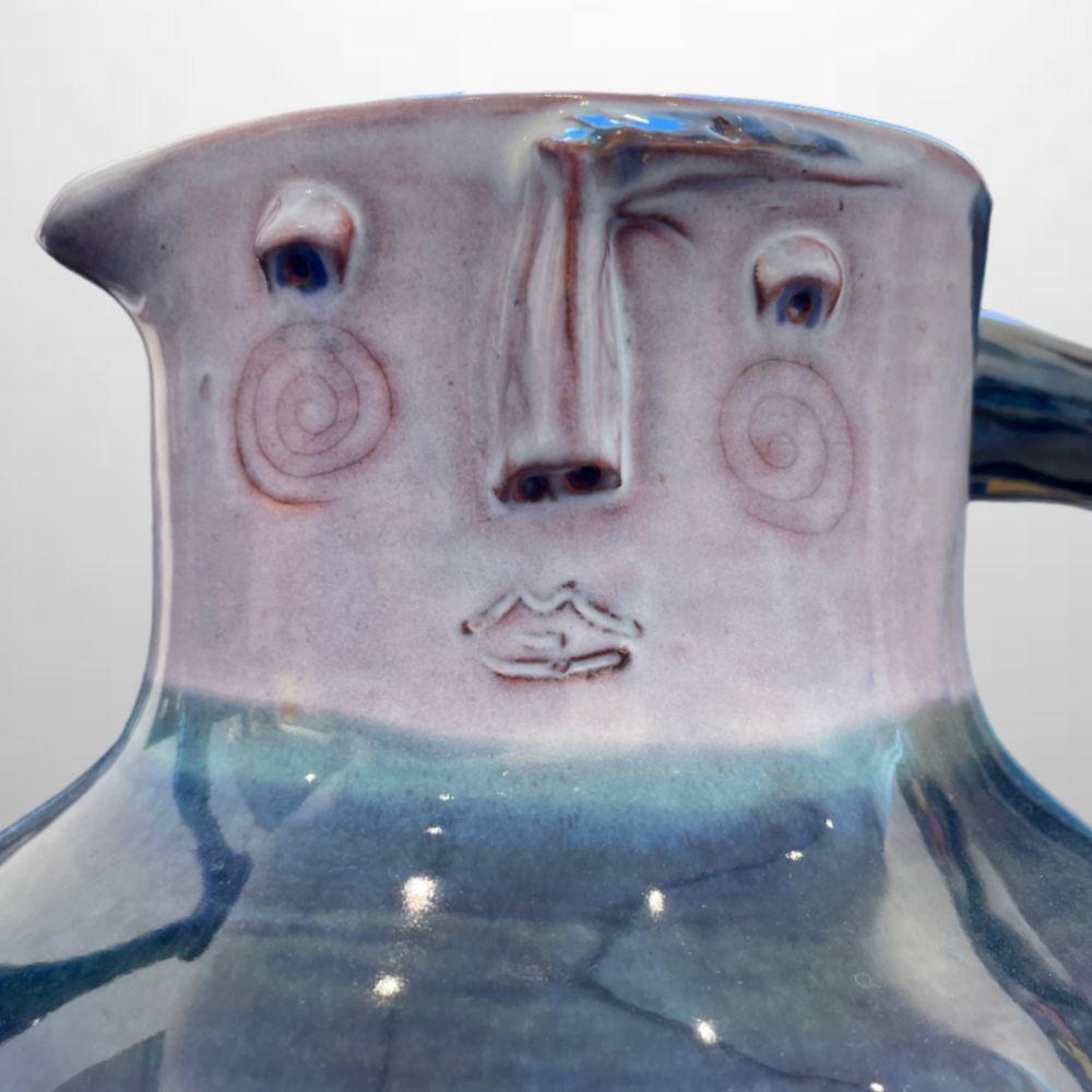 Pichet anthropomorphique bleu - Sculpture de Robert & Jean Cloutier