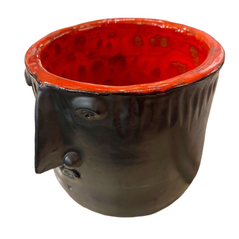 Vase visage Noir et Rouge - Sculpture by Robert & Jean Cloutier