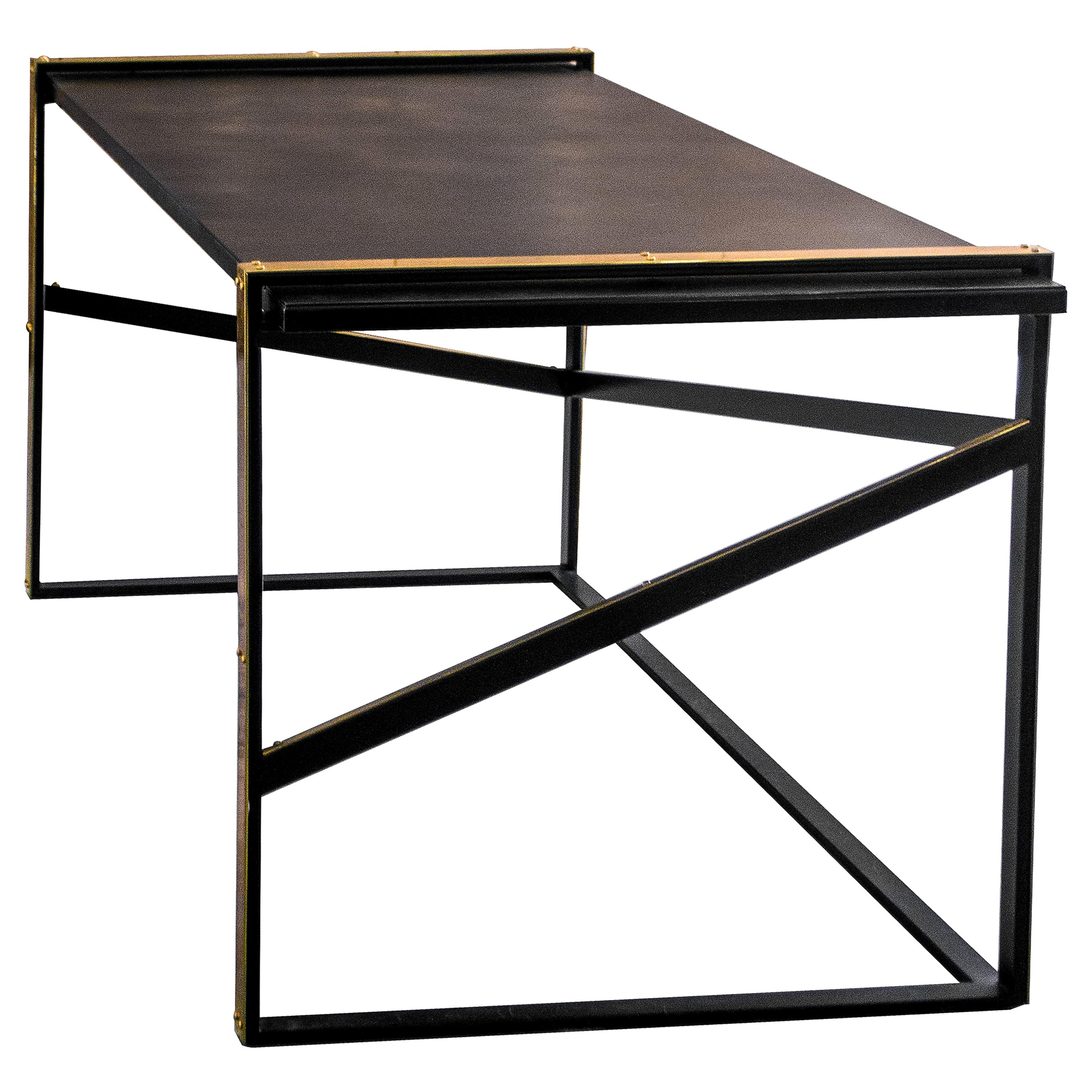 Bureau Robert en acier noirci et marbre avec accents de laiton en vente