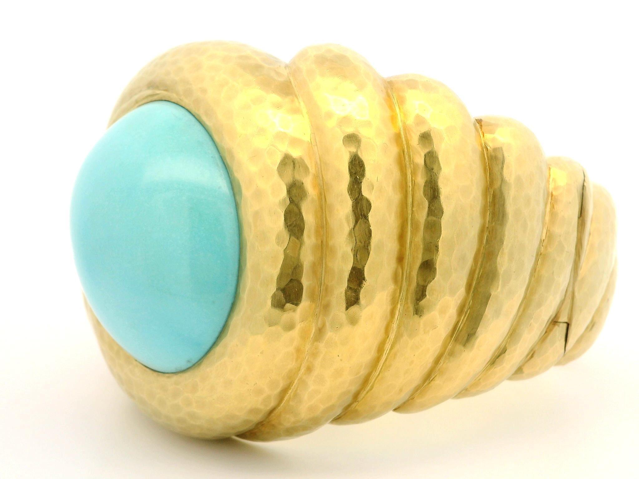 Robert Bruce Bielka Bracelet jonc à charnière martelé en or 18 carats avec grande turquoise en vente 9