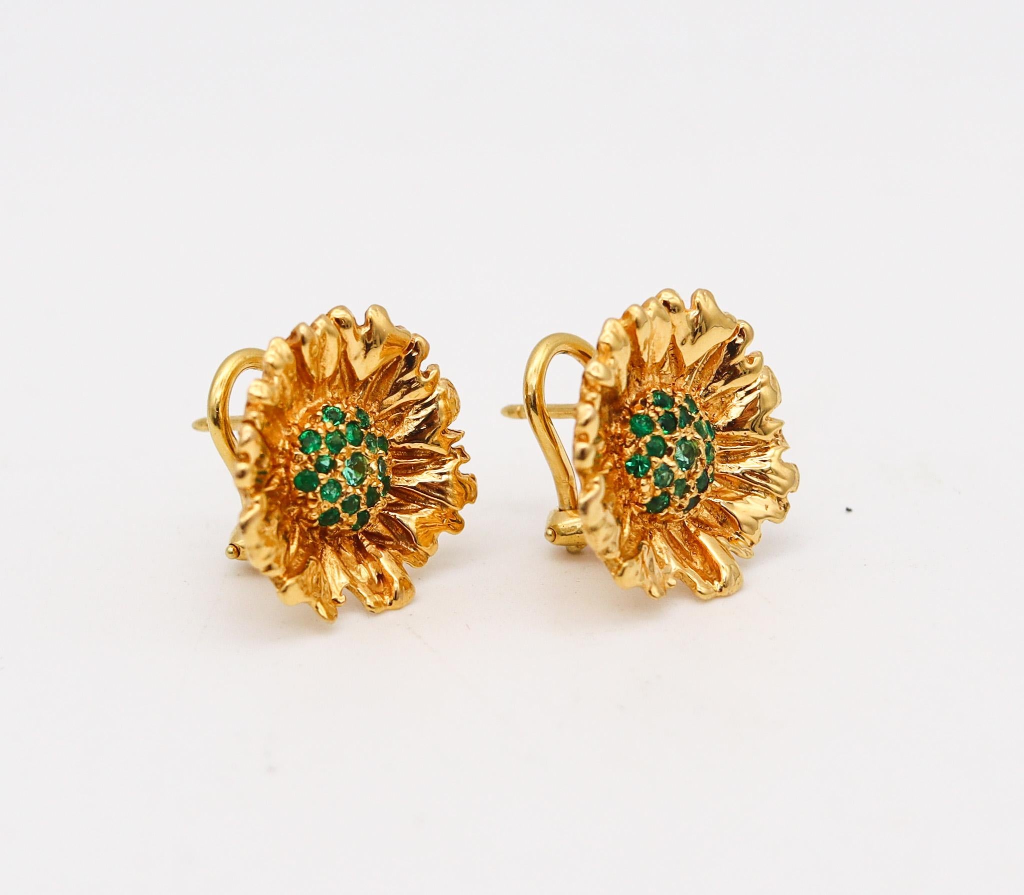 Sunflowers clips-earrings designed by Robert Bruce Bielka.

Very nice and youthful pair of earrings, created by Robert Bruce Bielka back in the late 20th century. These pair of earrings was carefully crafted in the shape of tropical flowers in