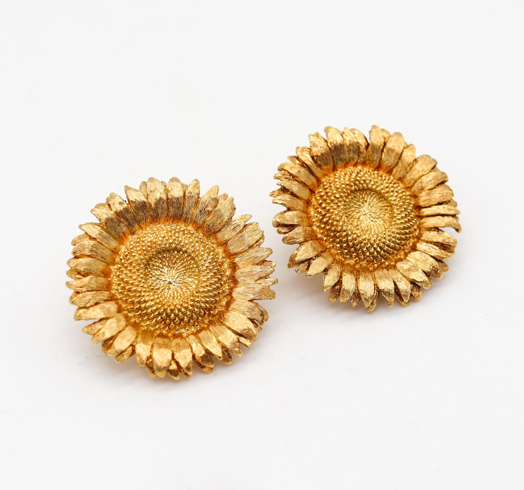 Sunflowers clips-earrings designed by Robert Bruce Bielka.

Wonderful refreshing tropical pieces, created by Robert Bruce Bielka back in the late 20th century. These pair of earrings was carefully crafted in the shape of large sunflowers with great
