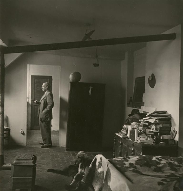 Robert Capa - Pablo Picasso, dans la chambre Grands Augustins, 1944 - Robert  Capa For Sale at 1stDibs