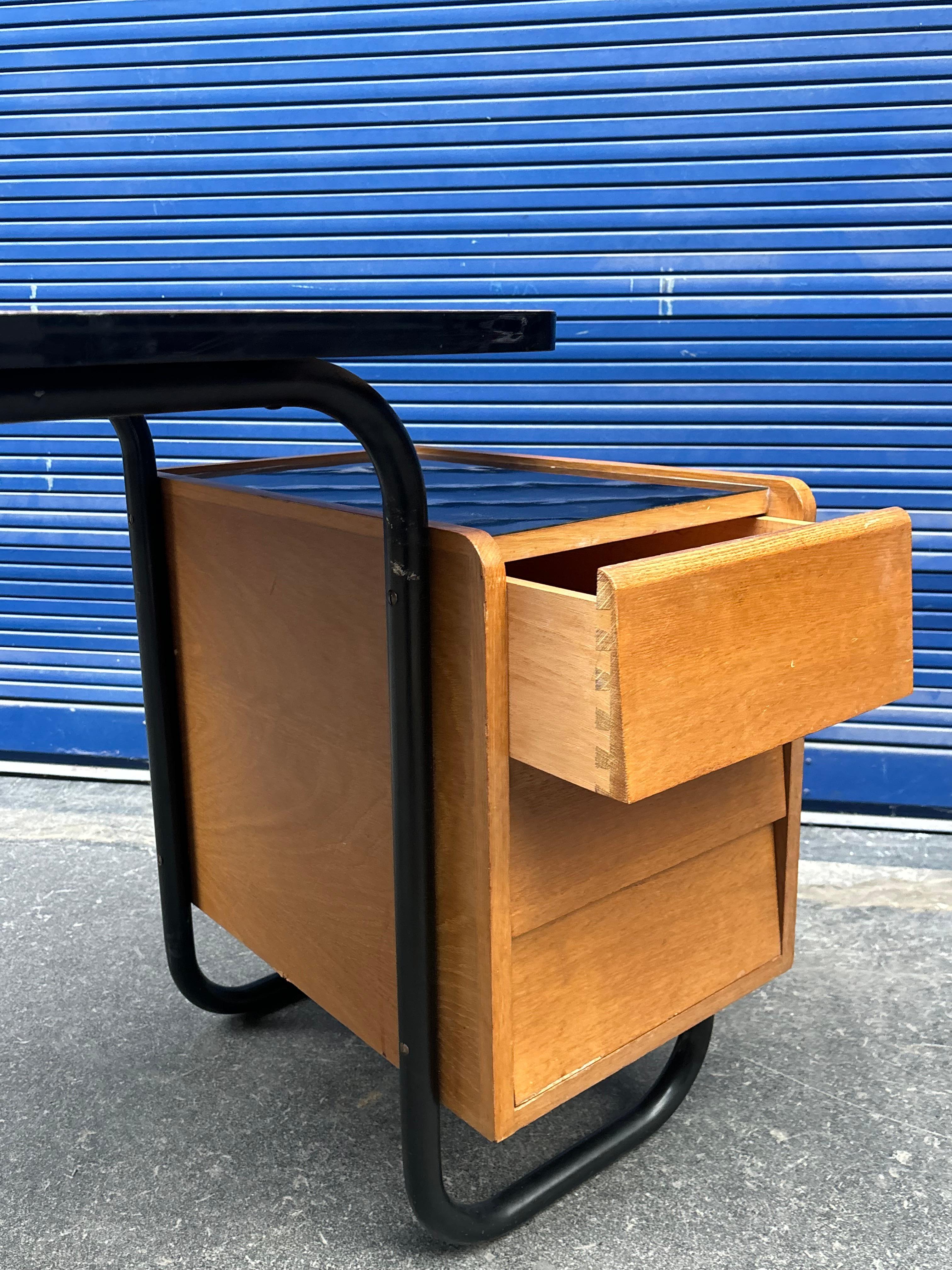 Robert Charroy Schreibtisch für Anthony Universität im Angebot 4